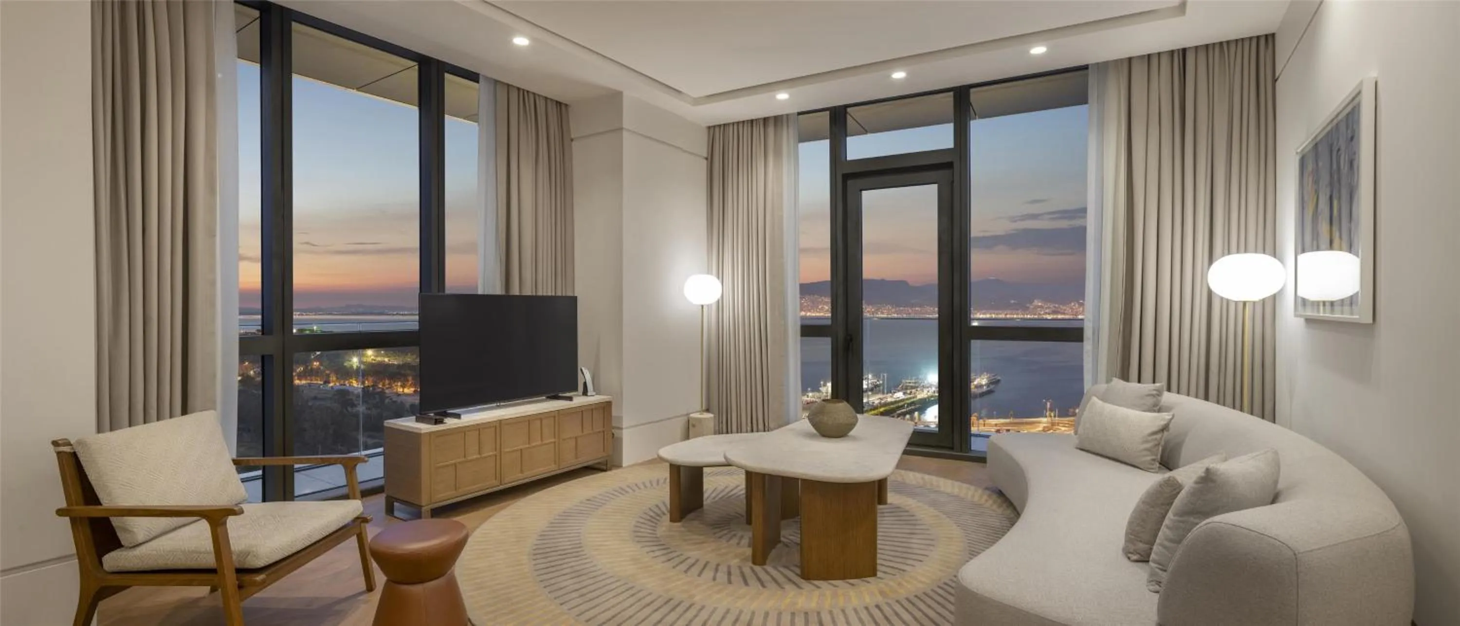 Photo of the whole room in Hyatt Regency Izmir IstinyePark