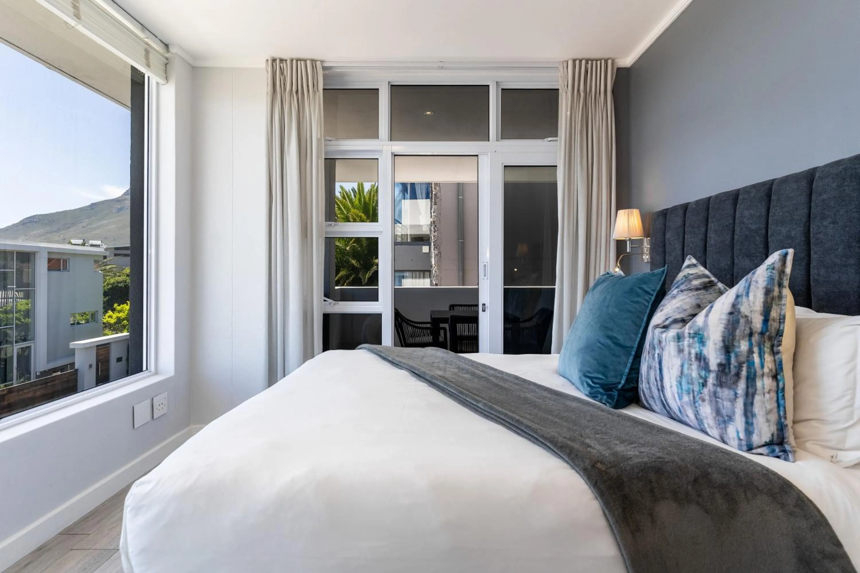 Bed in Montanha Villa - Camps Bay