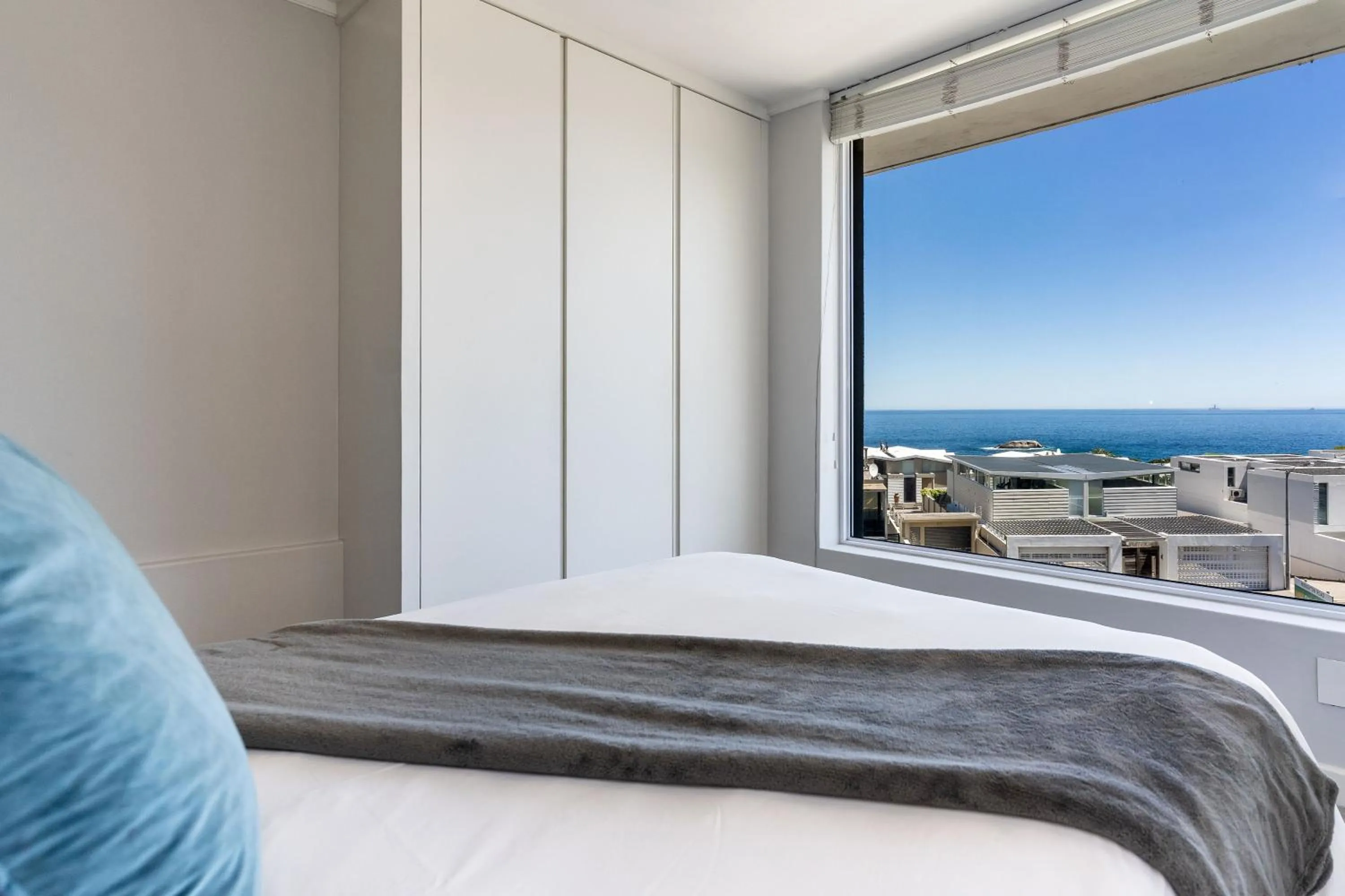 Bed in Montanha Villa - Camps Bay