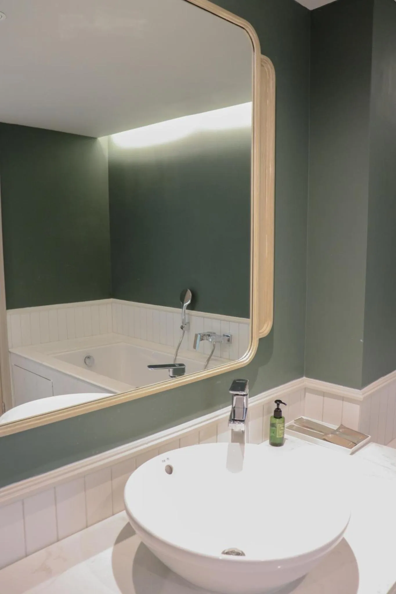 Bathroom in The Quarter Chaophraya by UHG