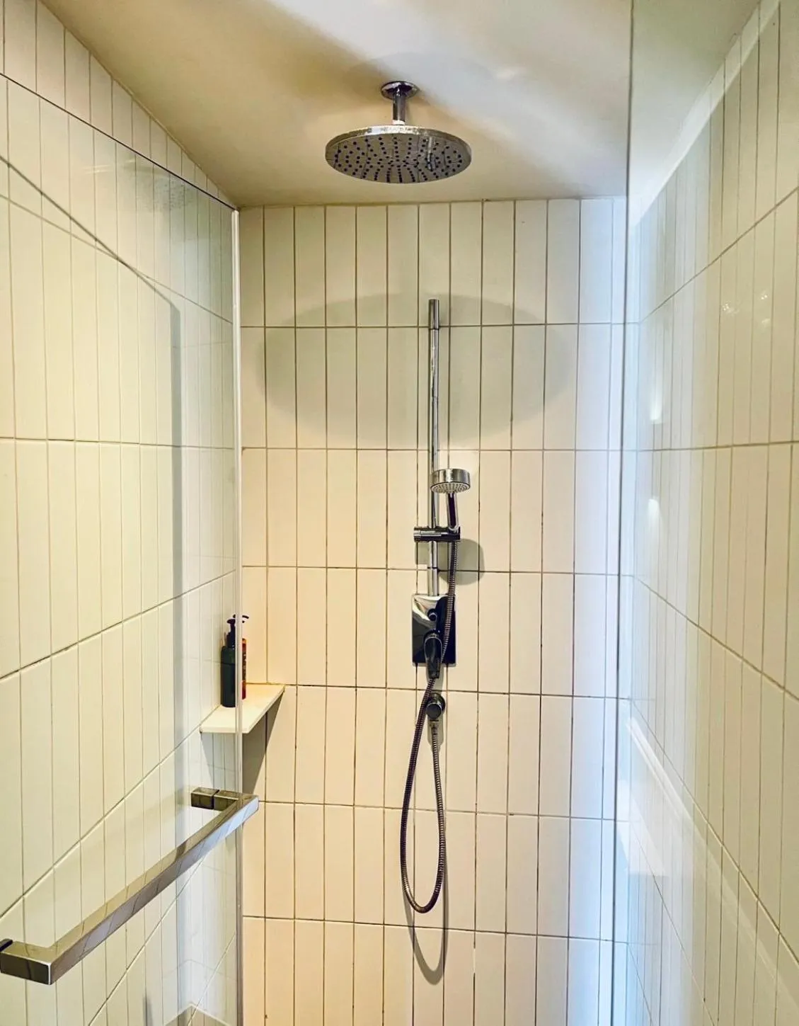 Shower in The Quarter Chaophraya by UHG
