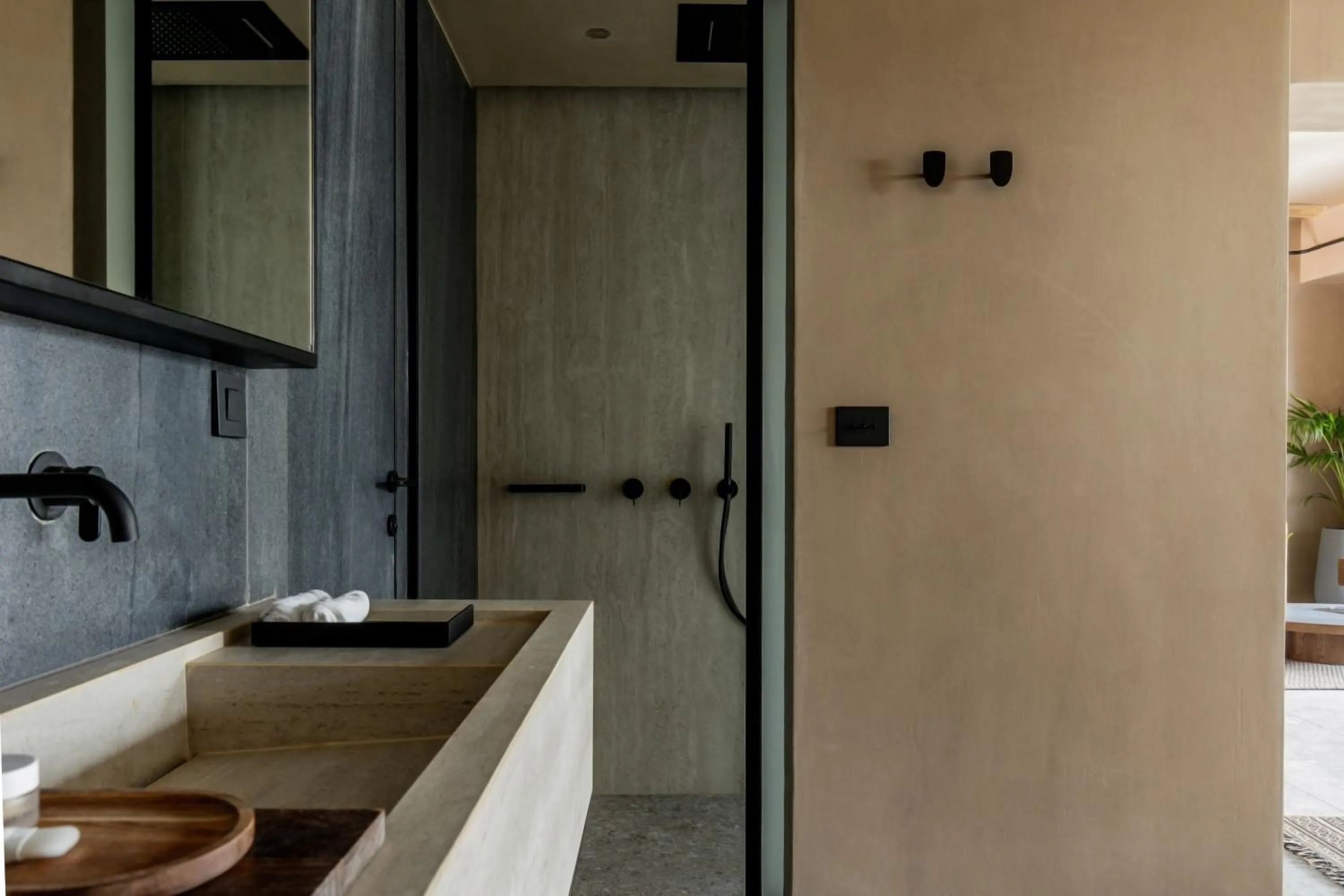 Shower in Pnoe Breathing Life - Adults Only