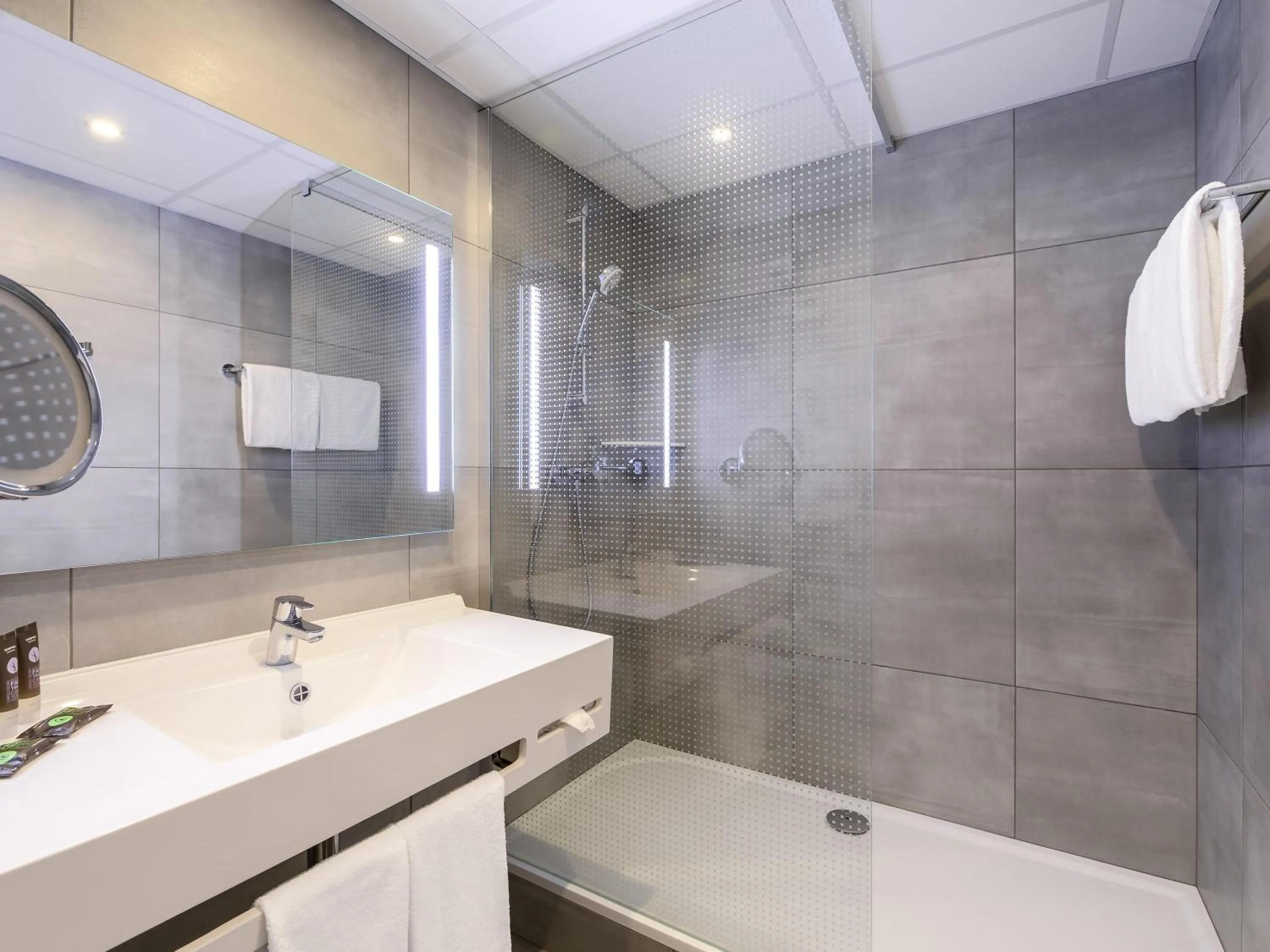 Bedroom in Novotel Wrocław City