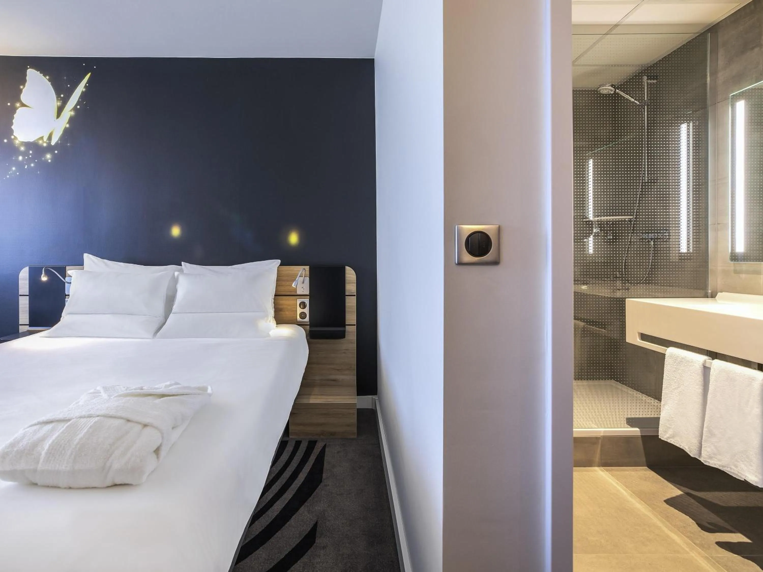 Bedroom, Bed in Novotel Wrocław City