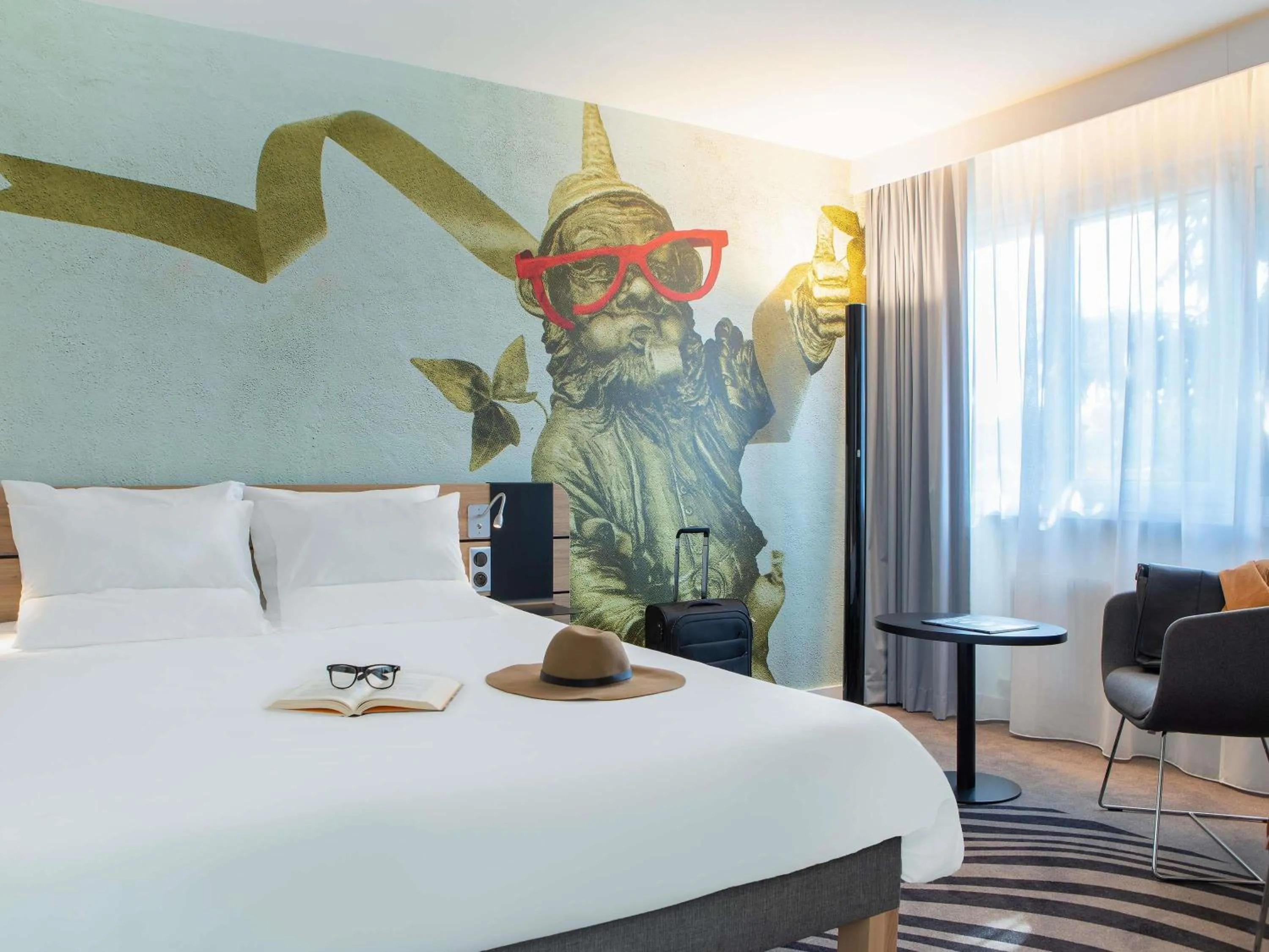 Property building, Bed in Novotel Wrocław City