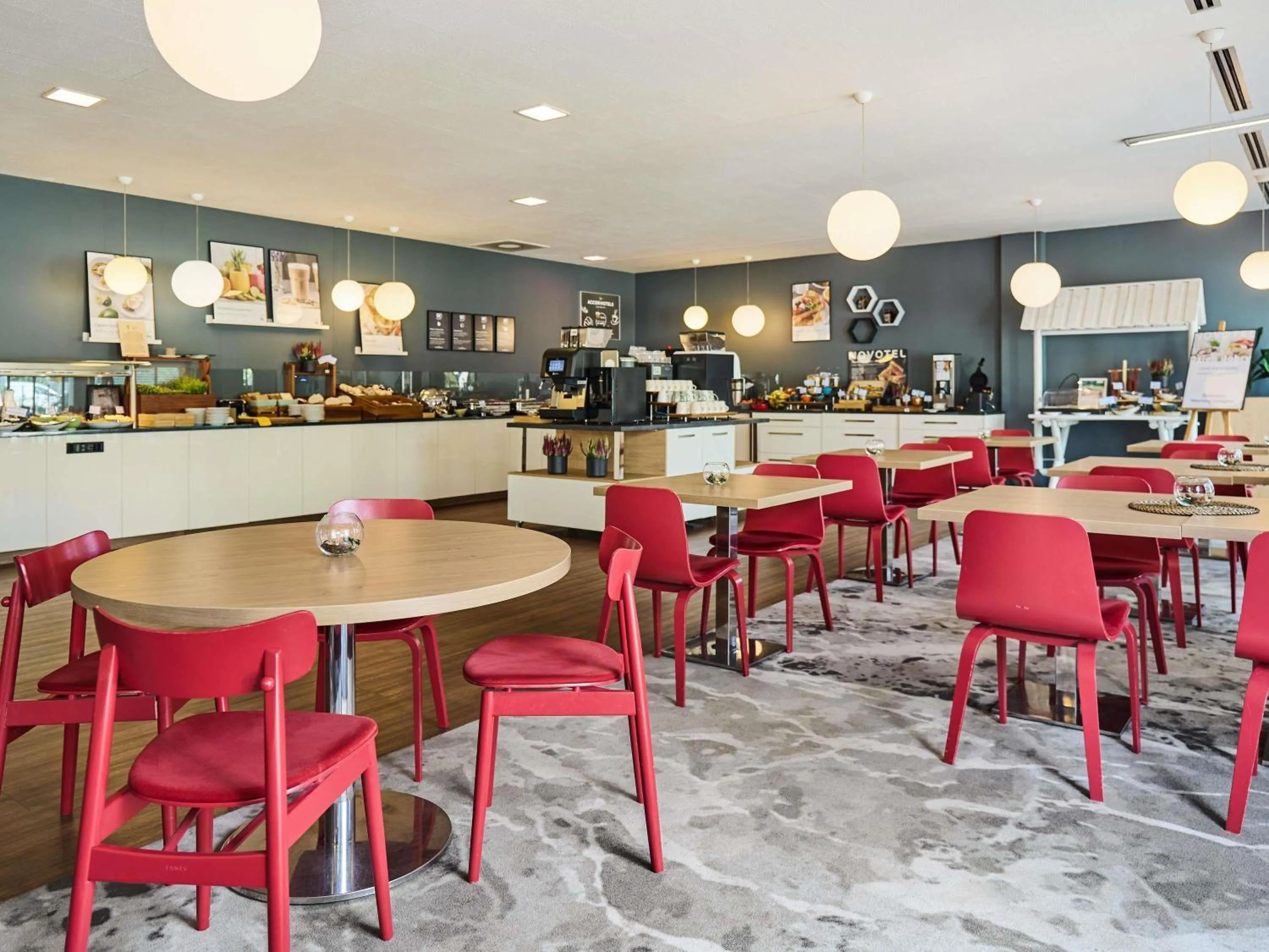 Restaurant/places to eat in Novotel Wrocław City