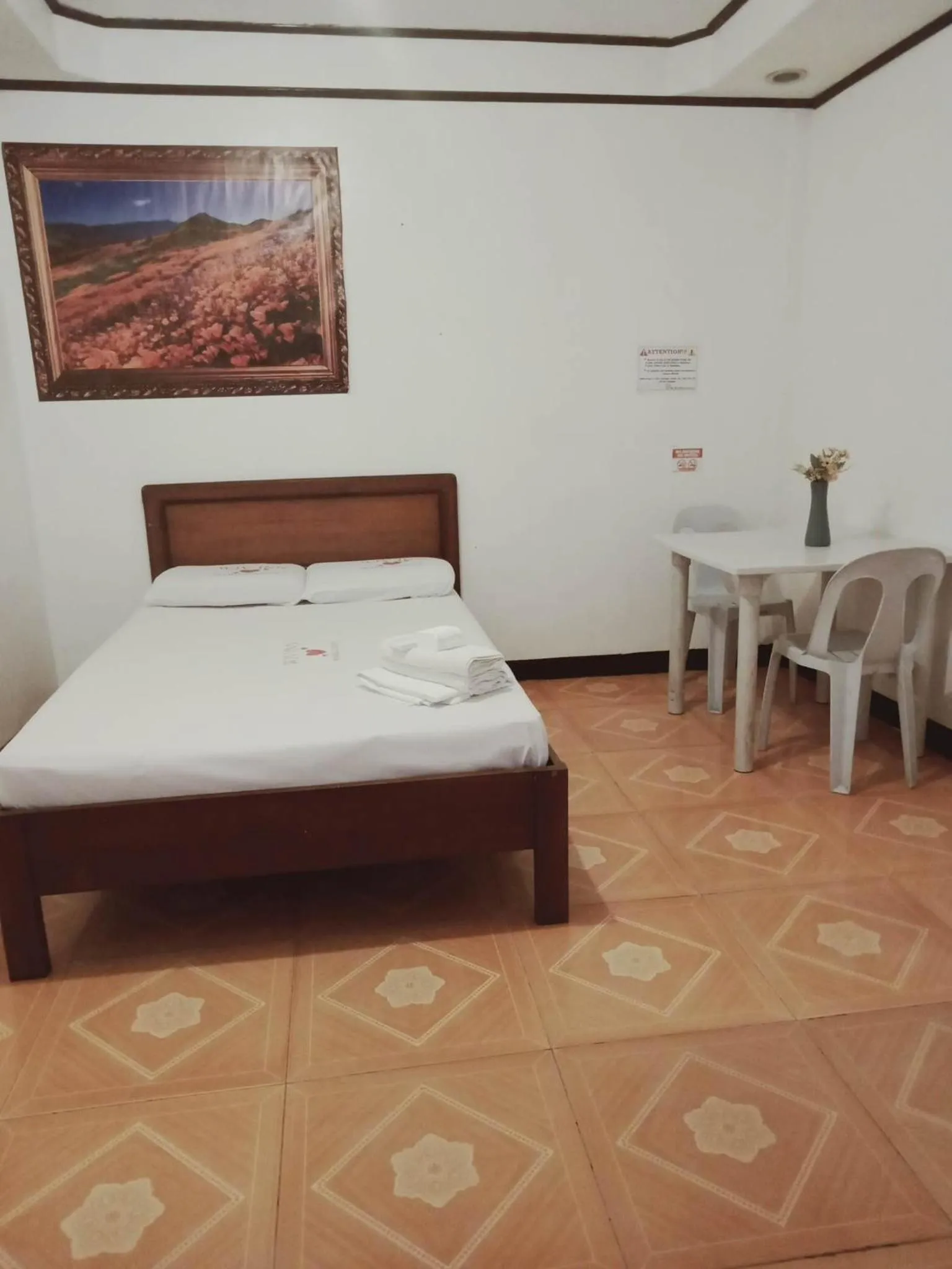 Bed in WJV INN Marigondon