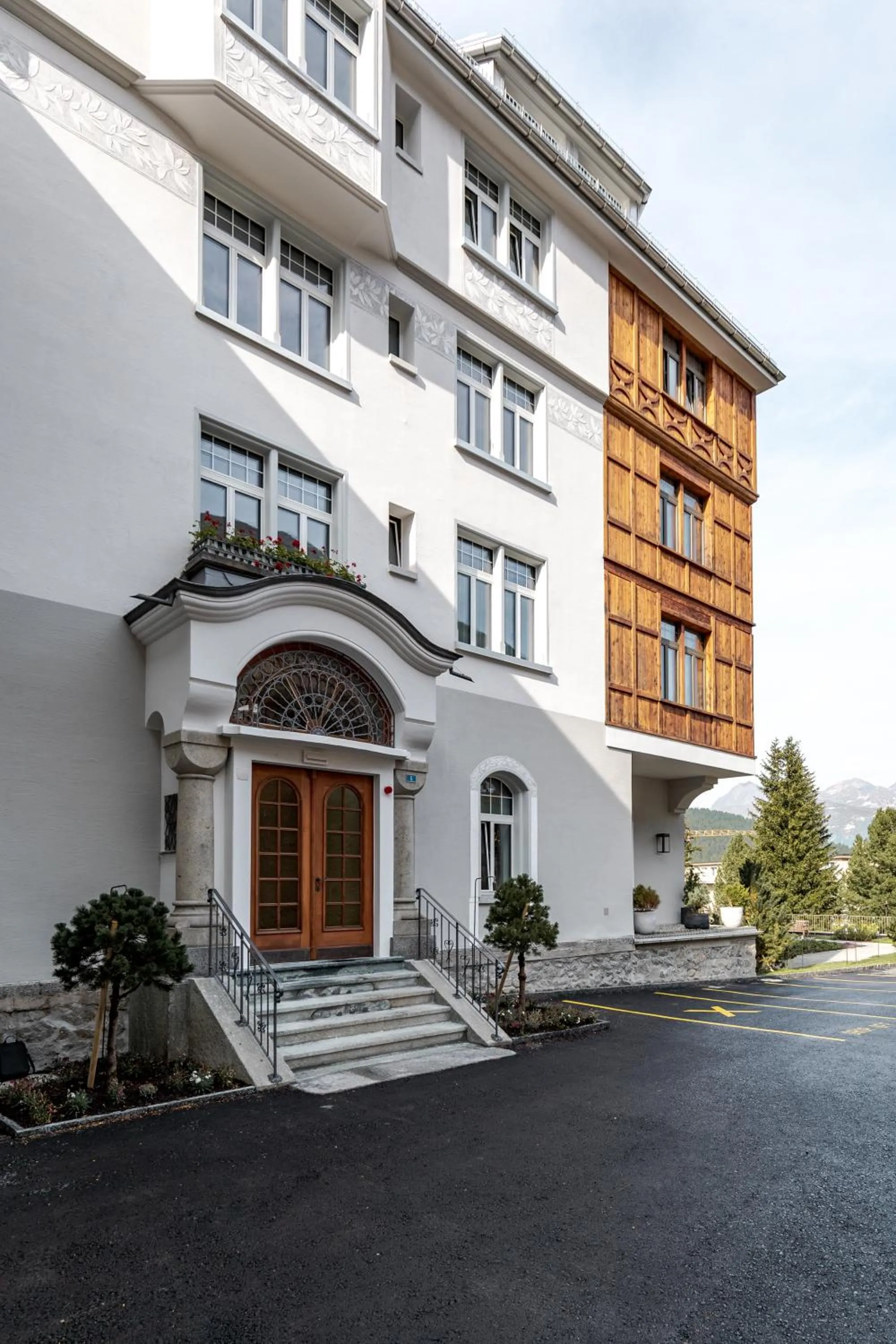 Facade/entrance in Sunstar Pontresina