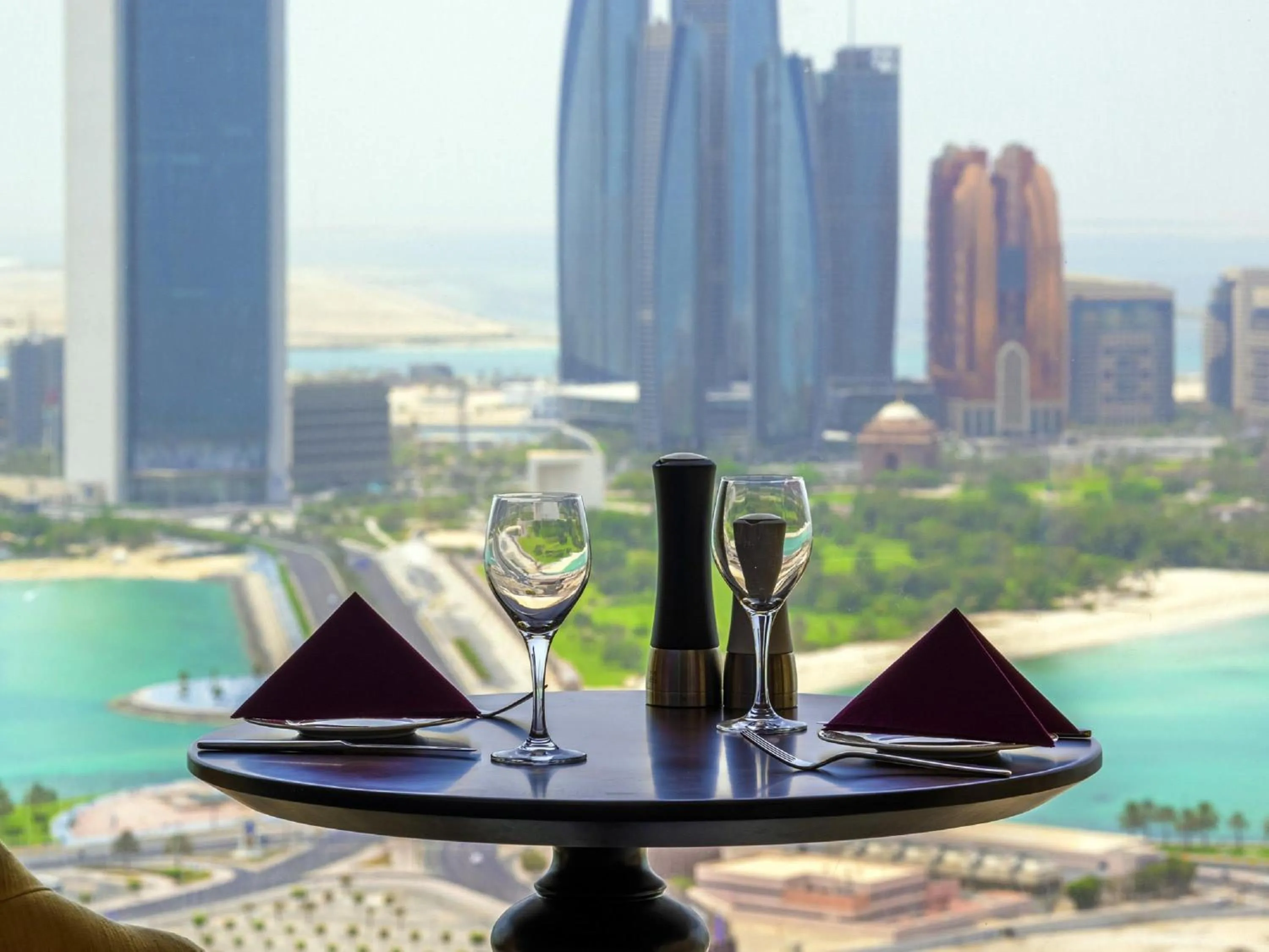 Lounge or bar in Rixos Marina Abu Dhabi