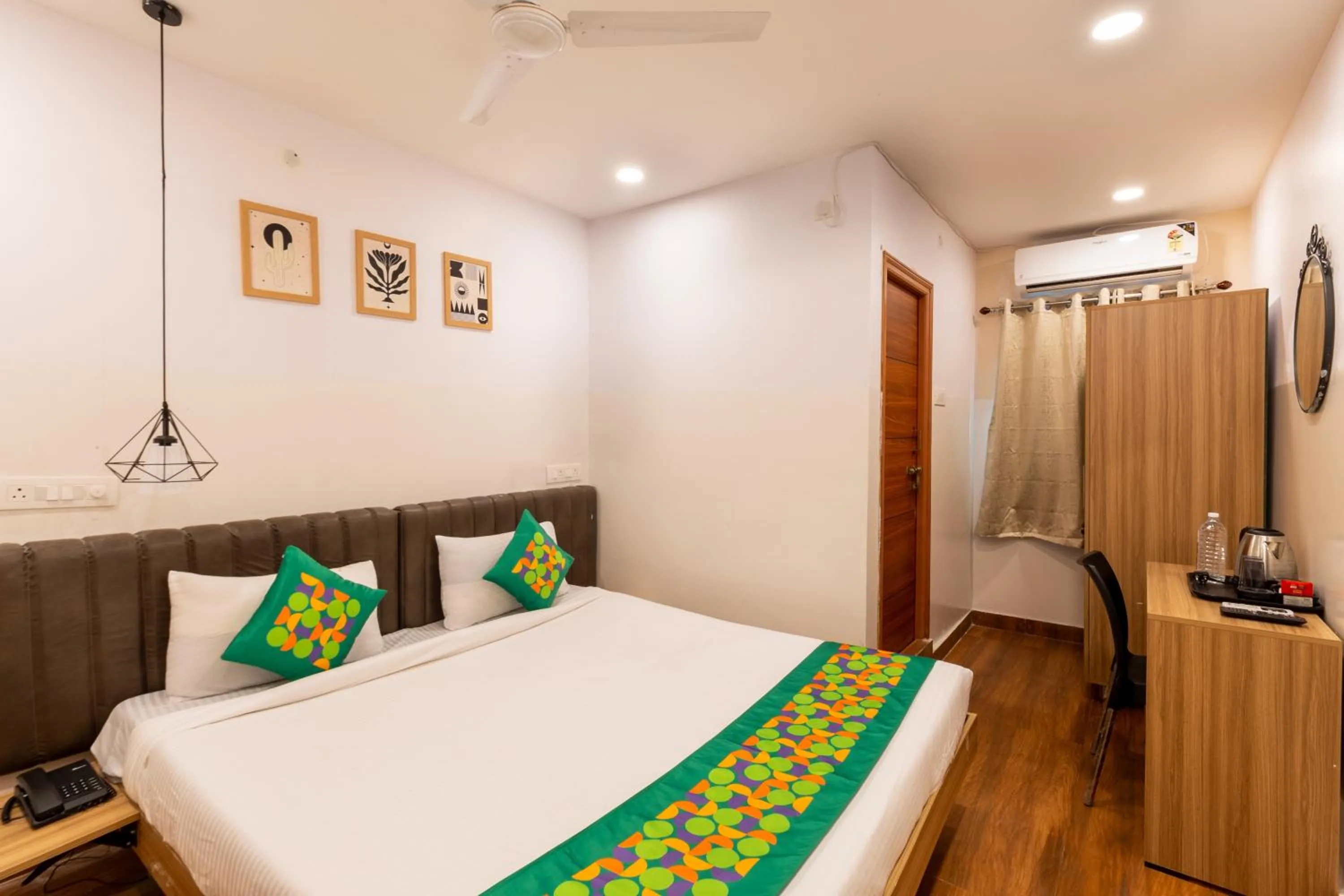 Bedroom, Bed in Treebo Seventh Heaven Kukatpally
