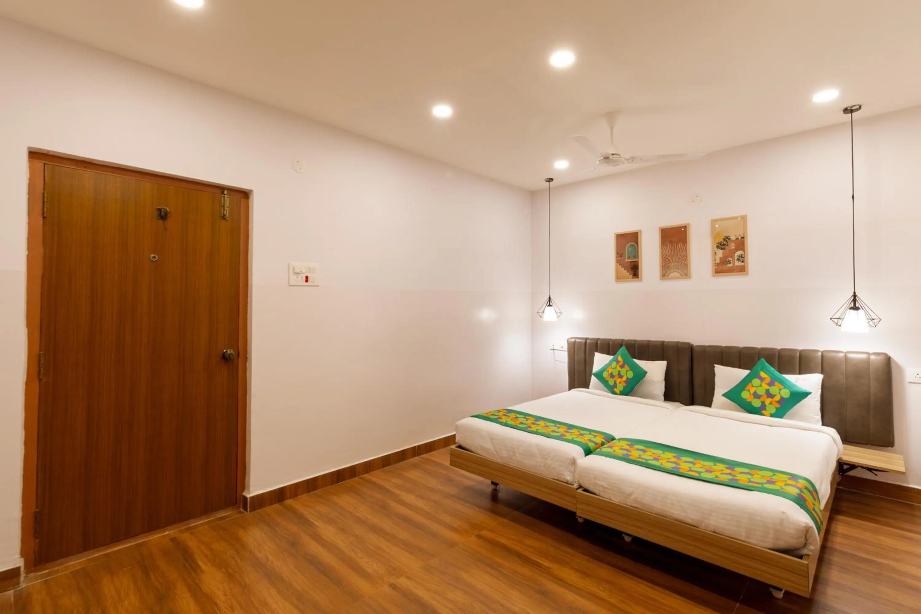 Bedroom, Bed in Treebo Seventh Heaven Kukatpally