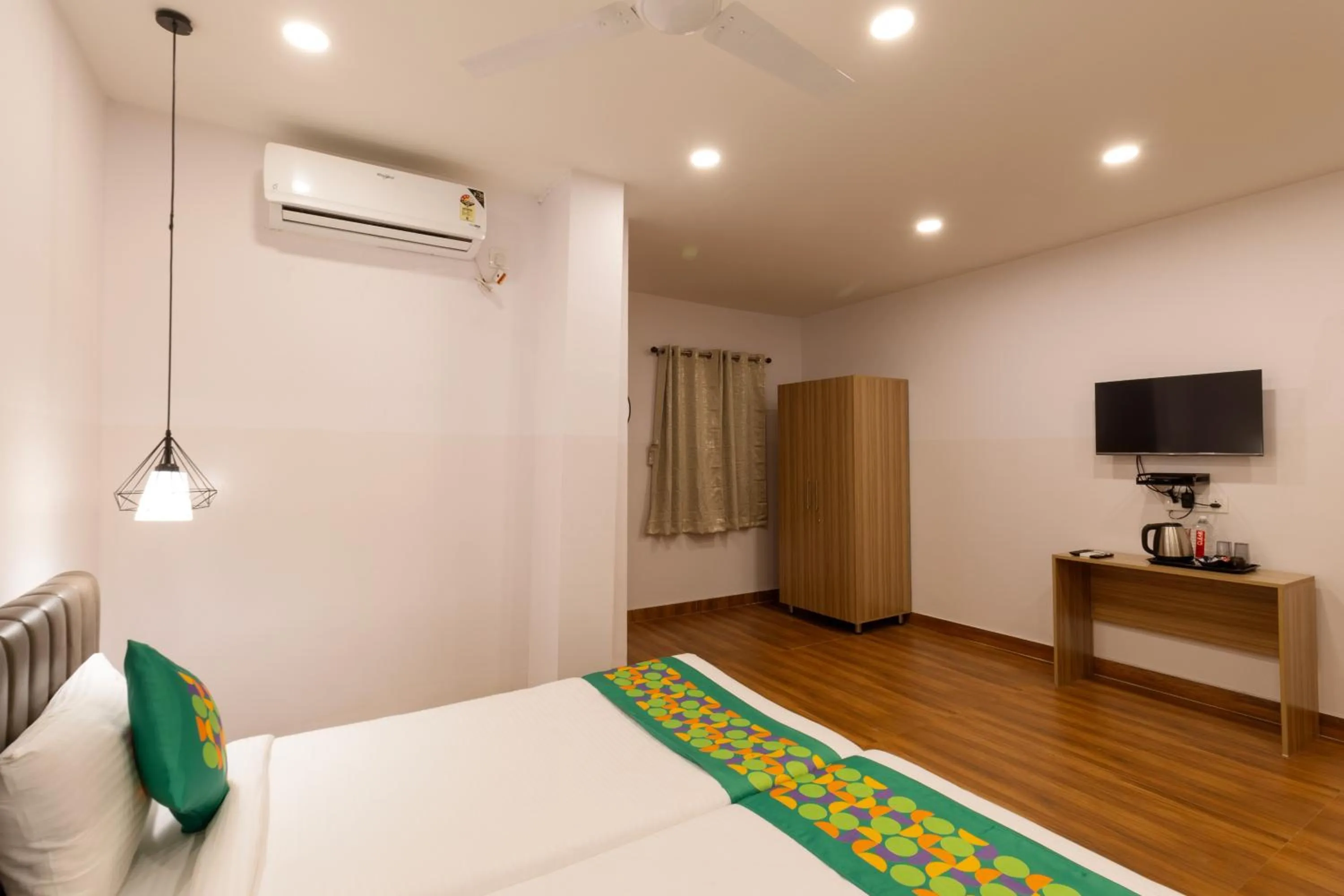 Bedroom, Bed in Treebo Seventh Heaven Kukatpally