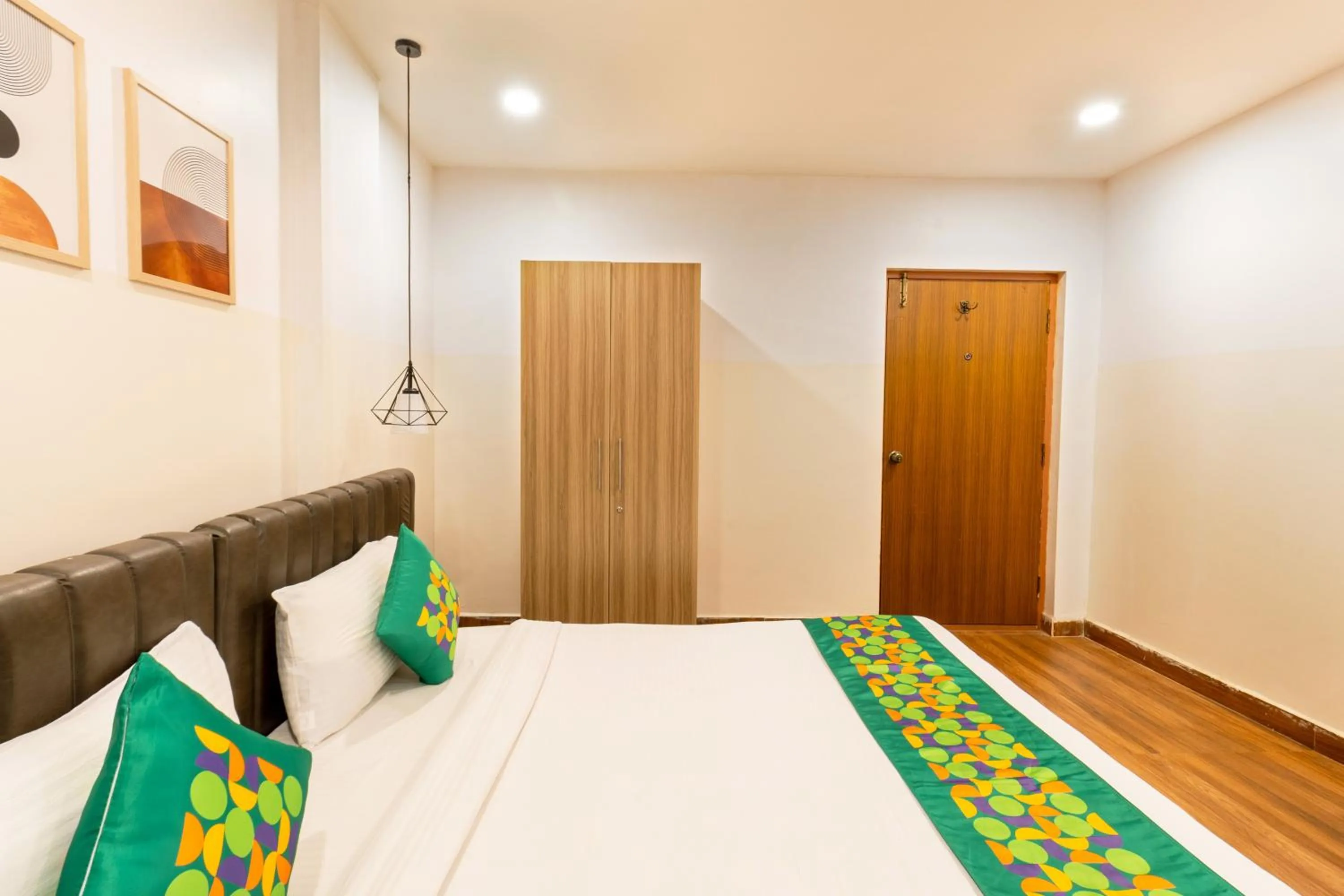 Bedroom, Bed in Treebo Seventh Heaven Kukatpally