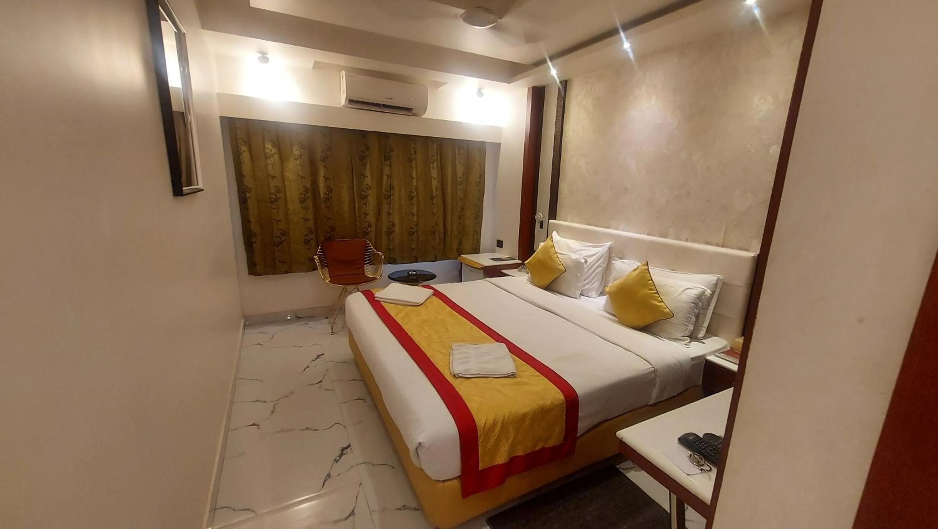 Photo of the whole room, Bed in Hotel Manila