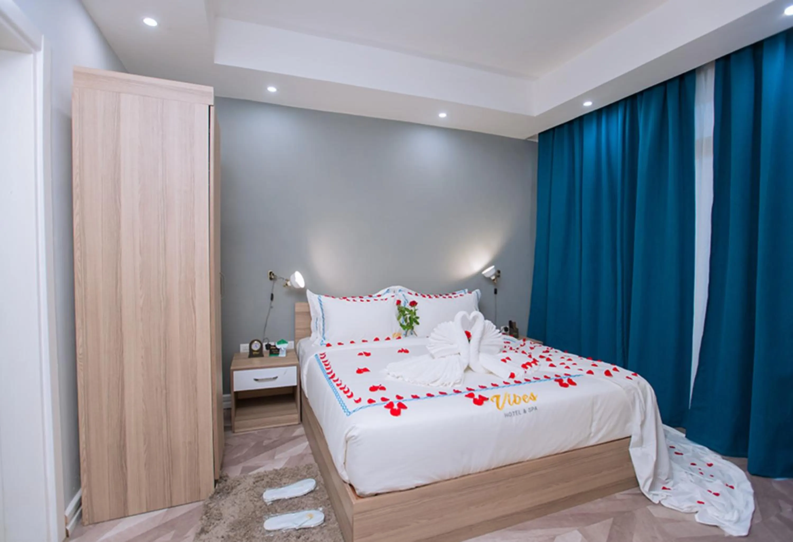 Property building, Bed in Vibes Hotel and Spa