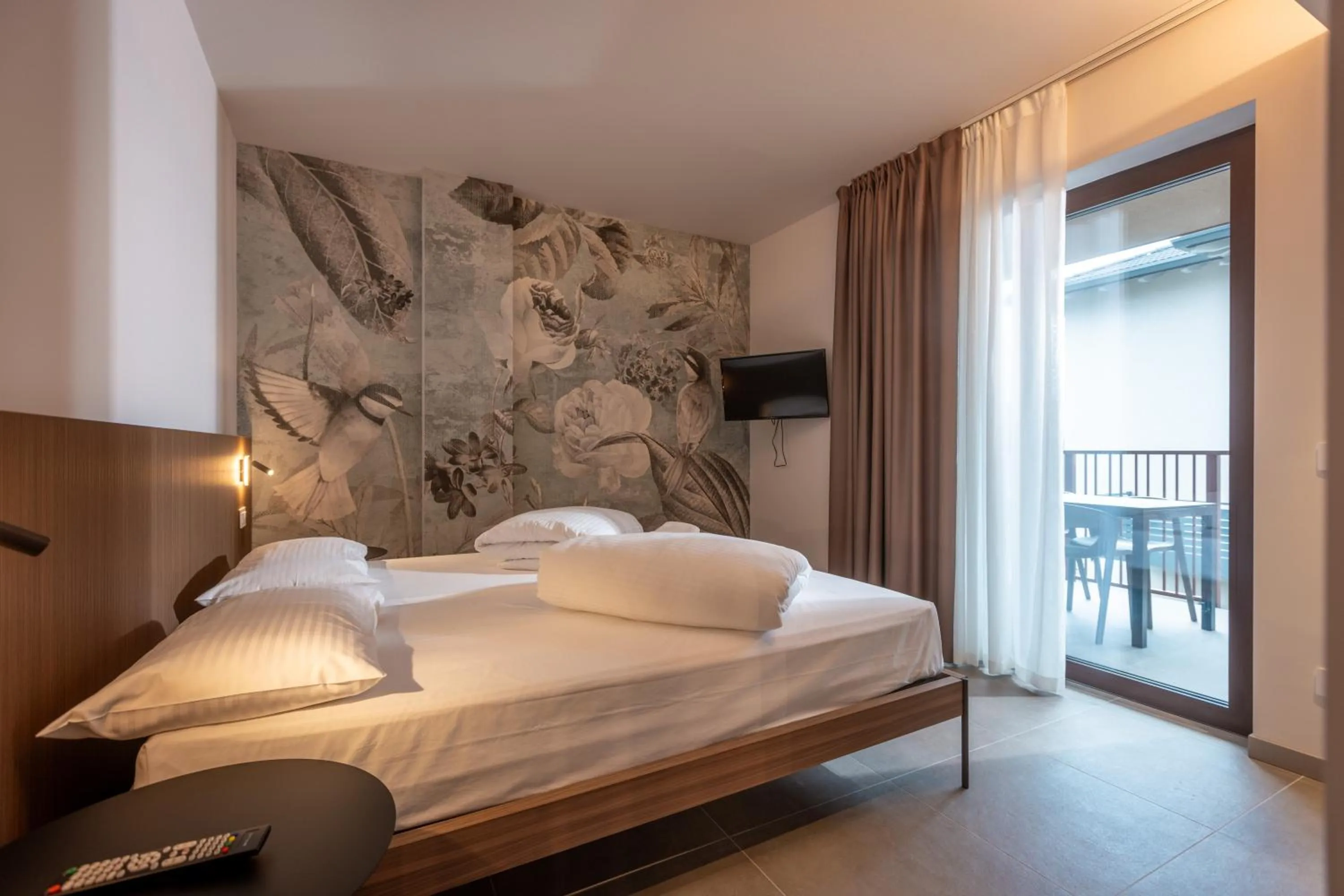 Photo of the whole room, Bed in Residence Paradise