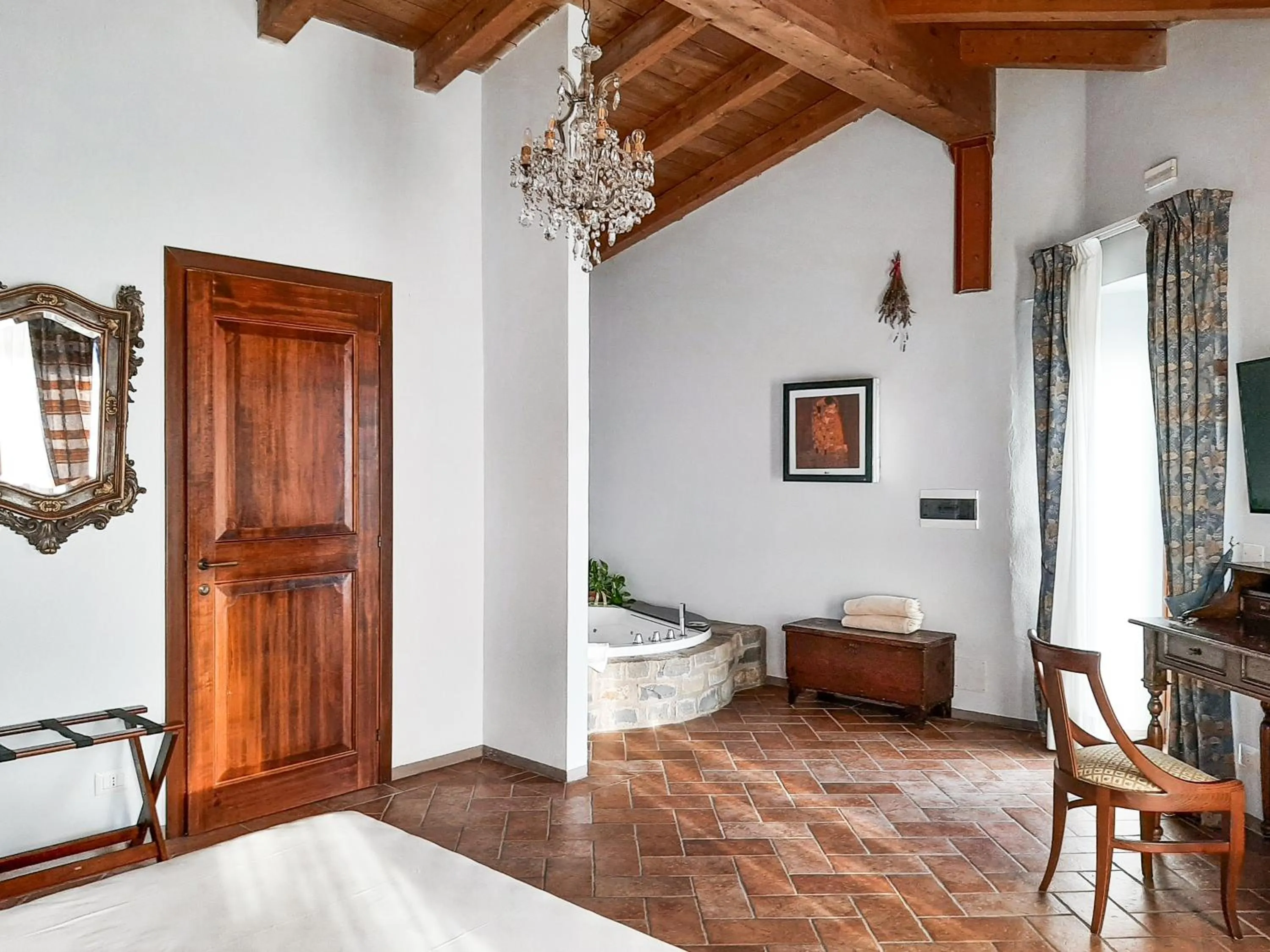 Hot Tub, Bed in Borgo I Tre Baroni - Spa Suites & Resort