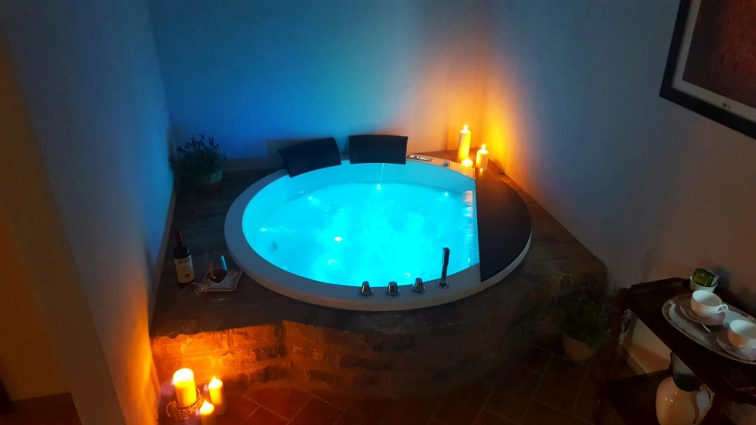Hot Tub in Borgo I Tre Baroni - Spa Suites & Resort