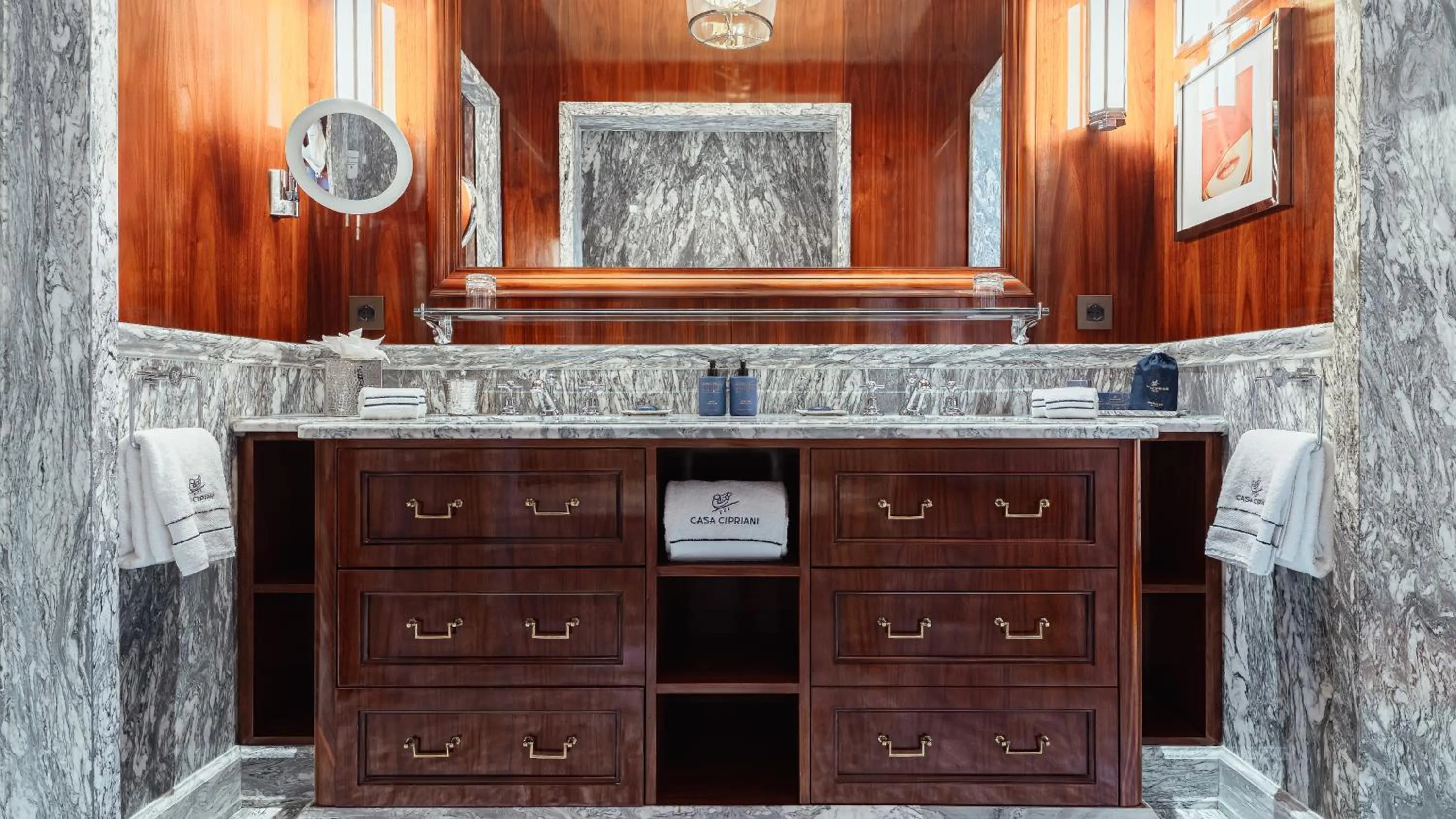 Bathroom in Casa Cipriani Milano