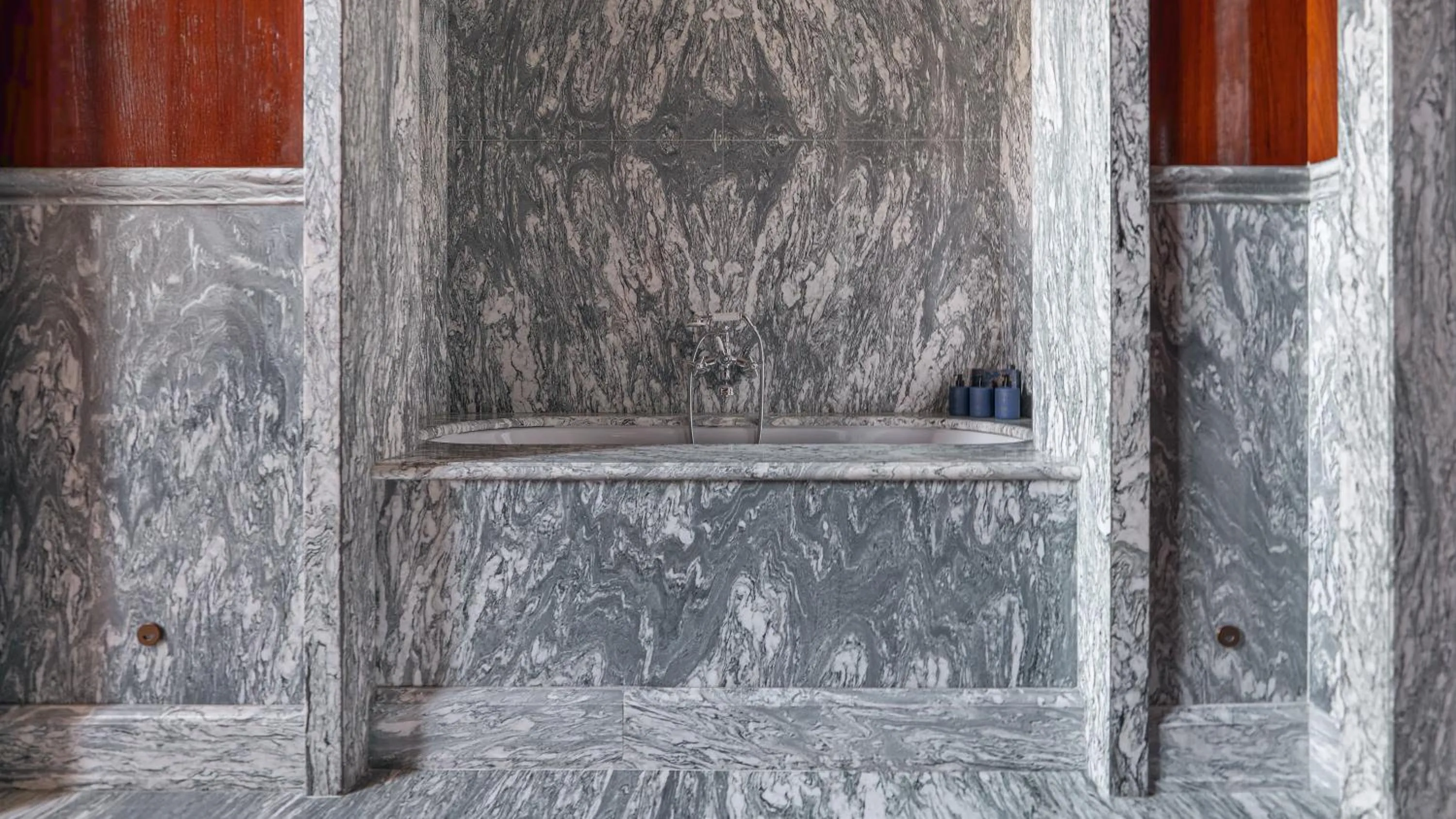 Bath in Casa Cipriani Milano