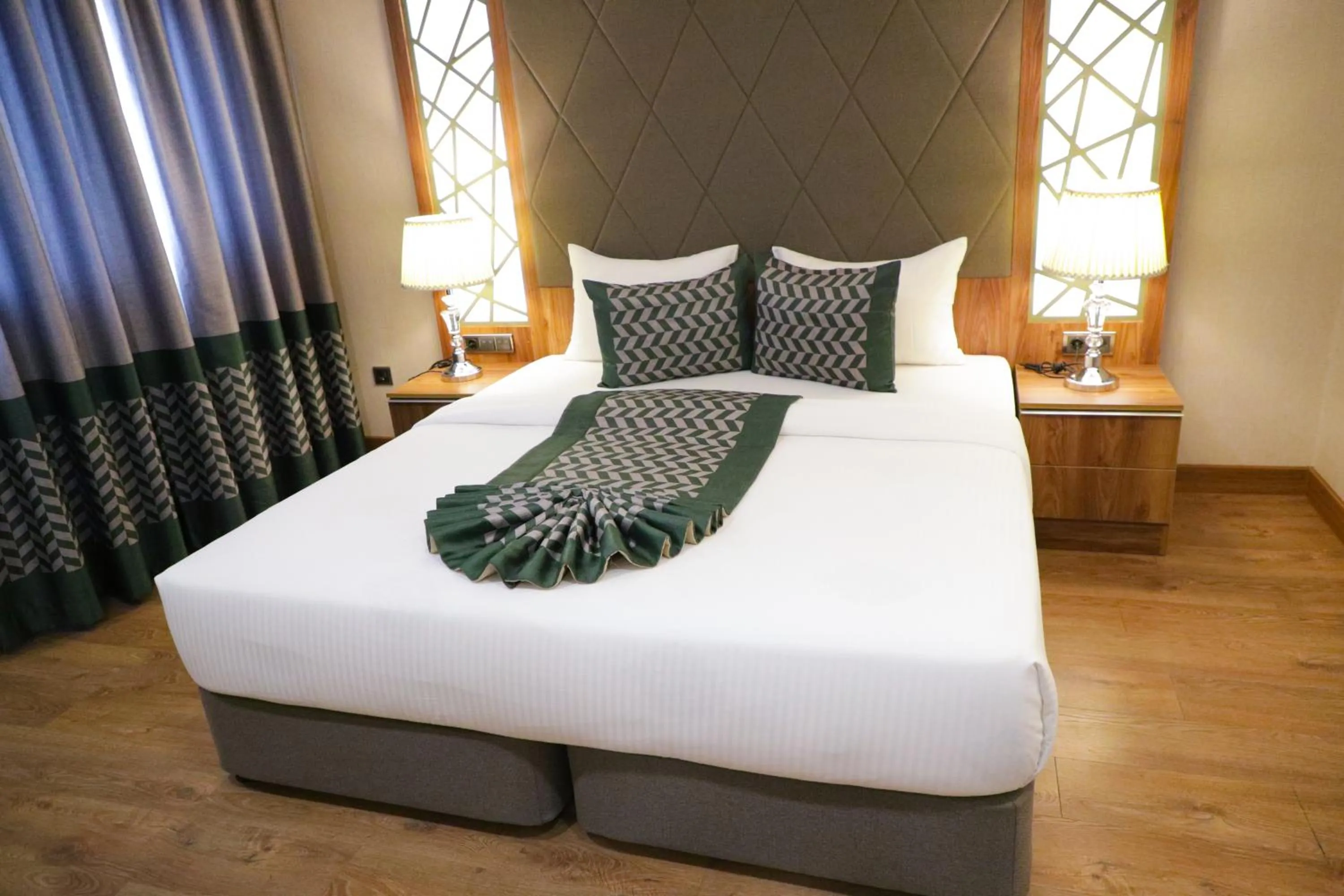 UNITED HOTEL INTERNATIONAL