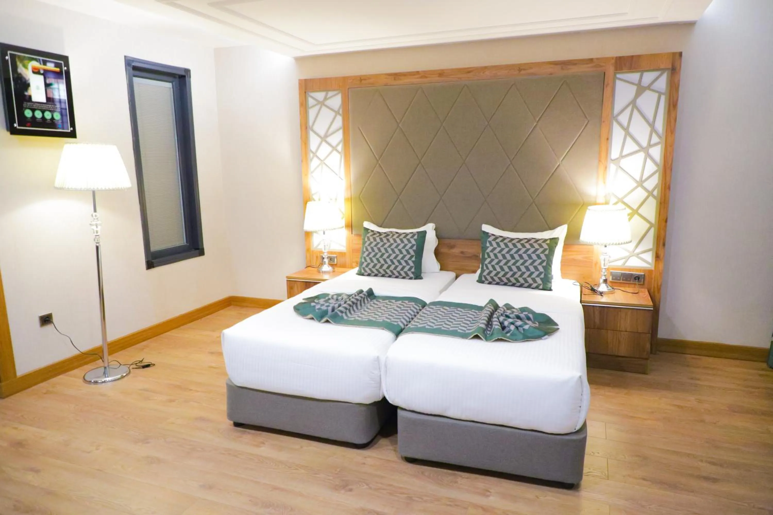 UNITED HOTEL INTERNATIONAL