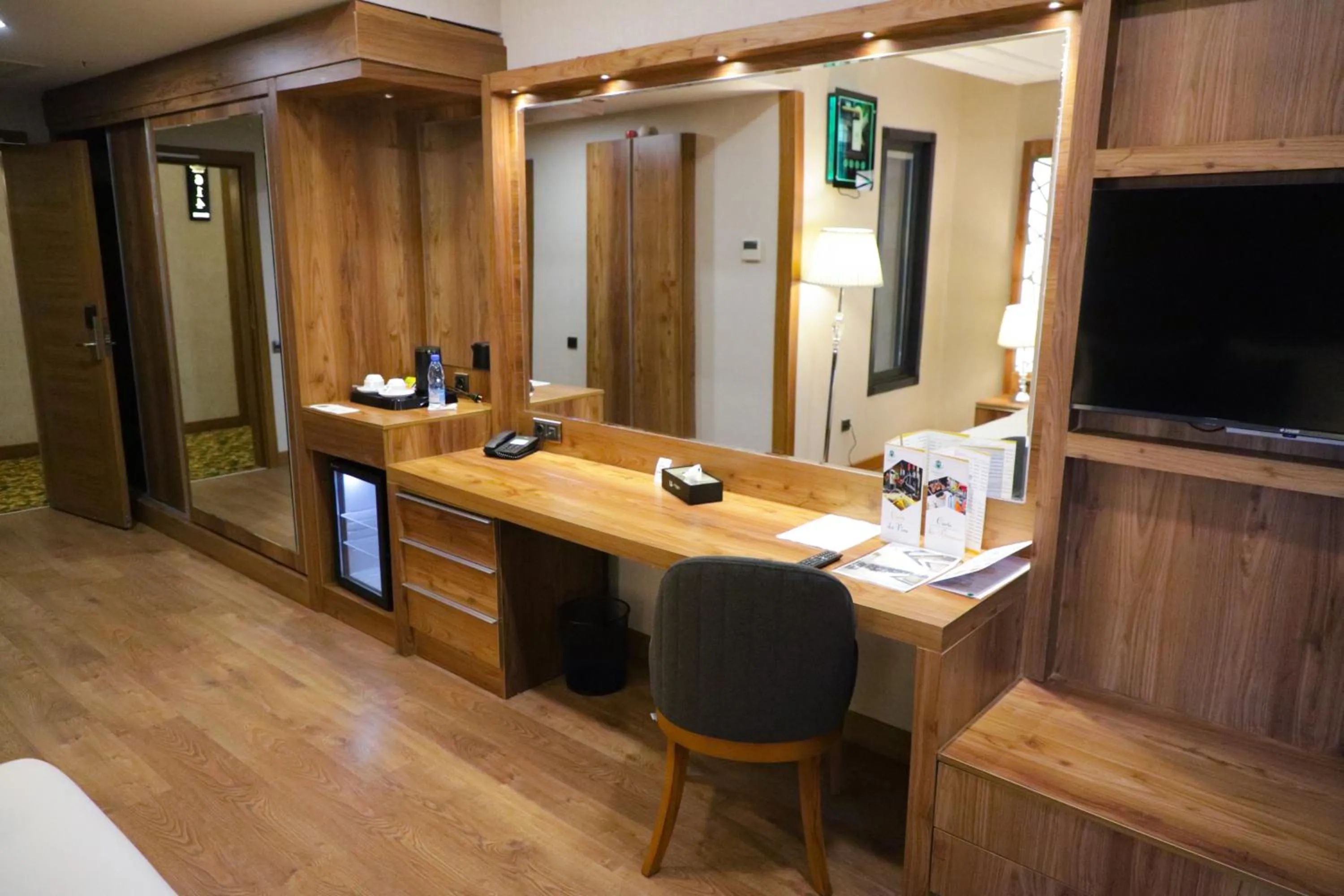 UNITED HOTEL INTERNATIONAL