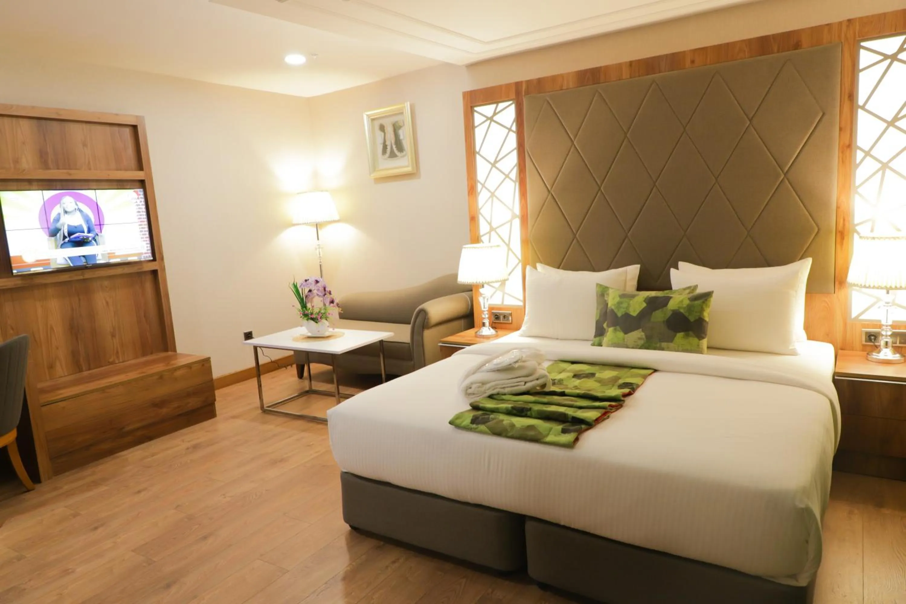 UNITED HOTEL INTERNATIONAL