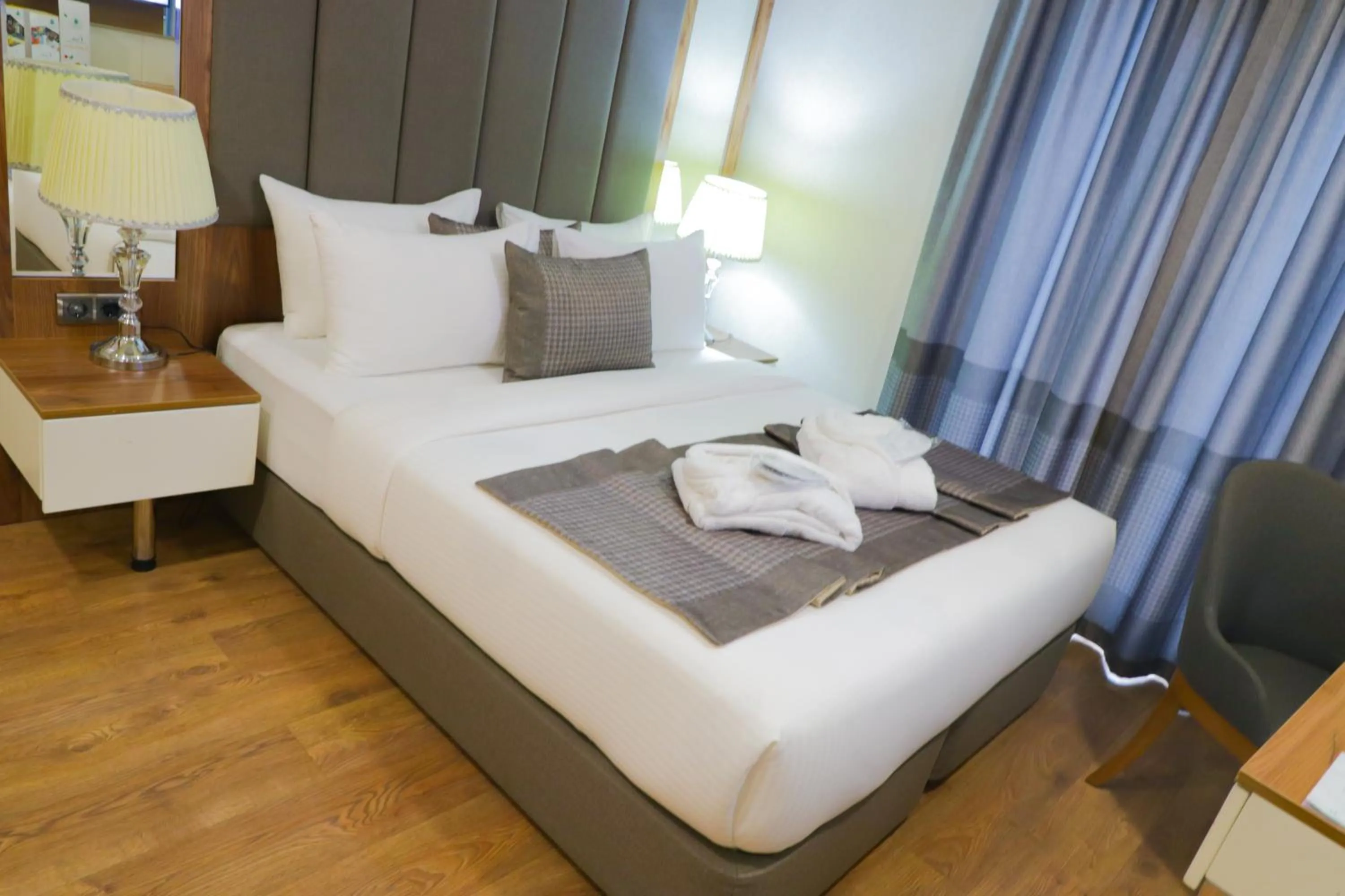 UNITED HOTEL INTERNATIONAL