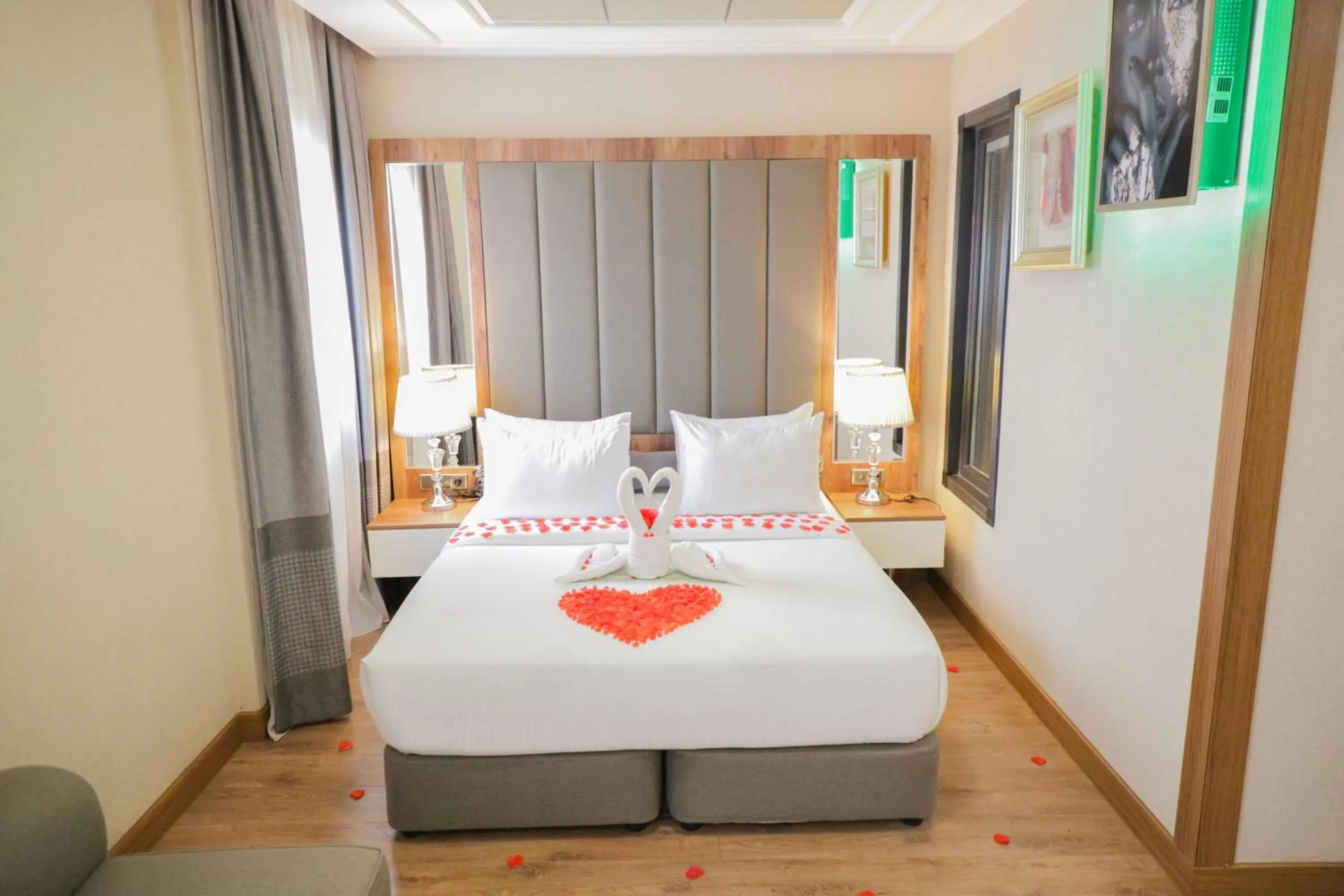 UNITED HOTEL INTERNATIONAL