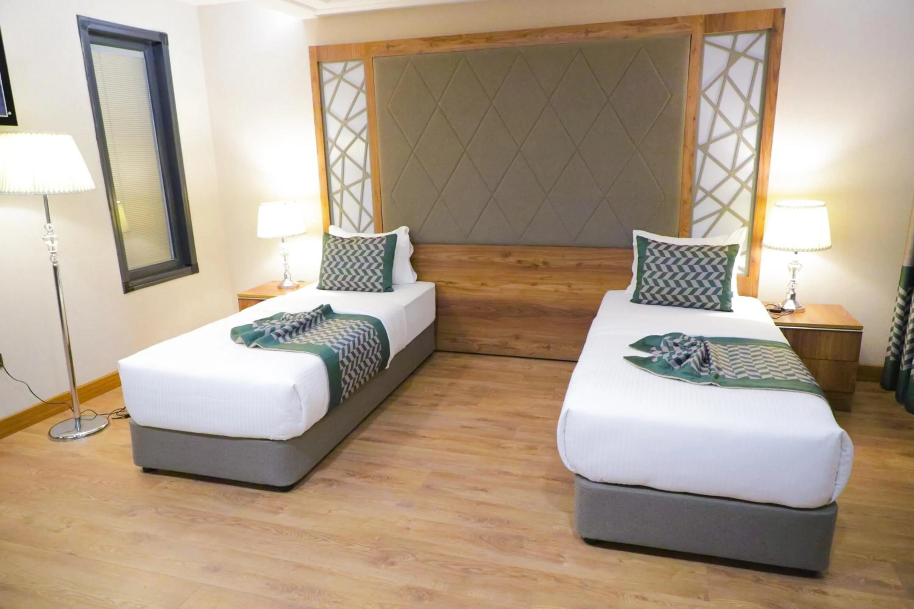 UNITED HOTEL INTERNATIONAL