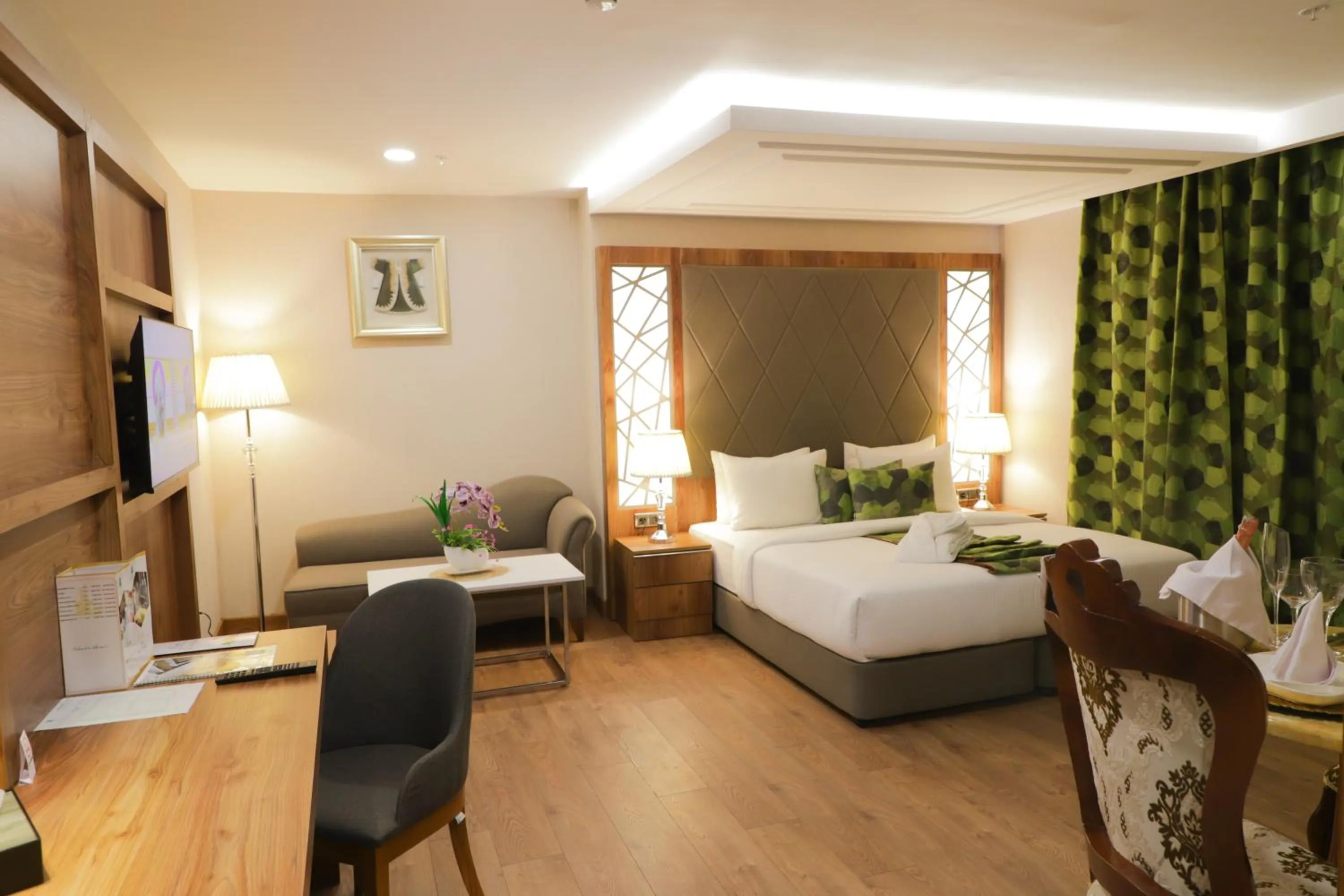 UNITED HOTEL INTERNATIONAL