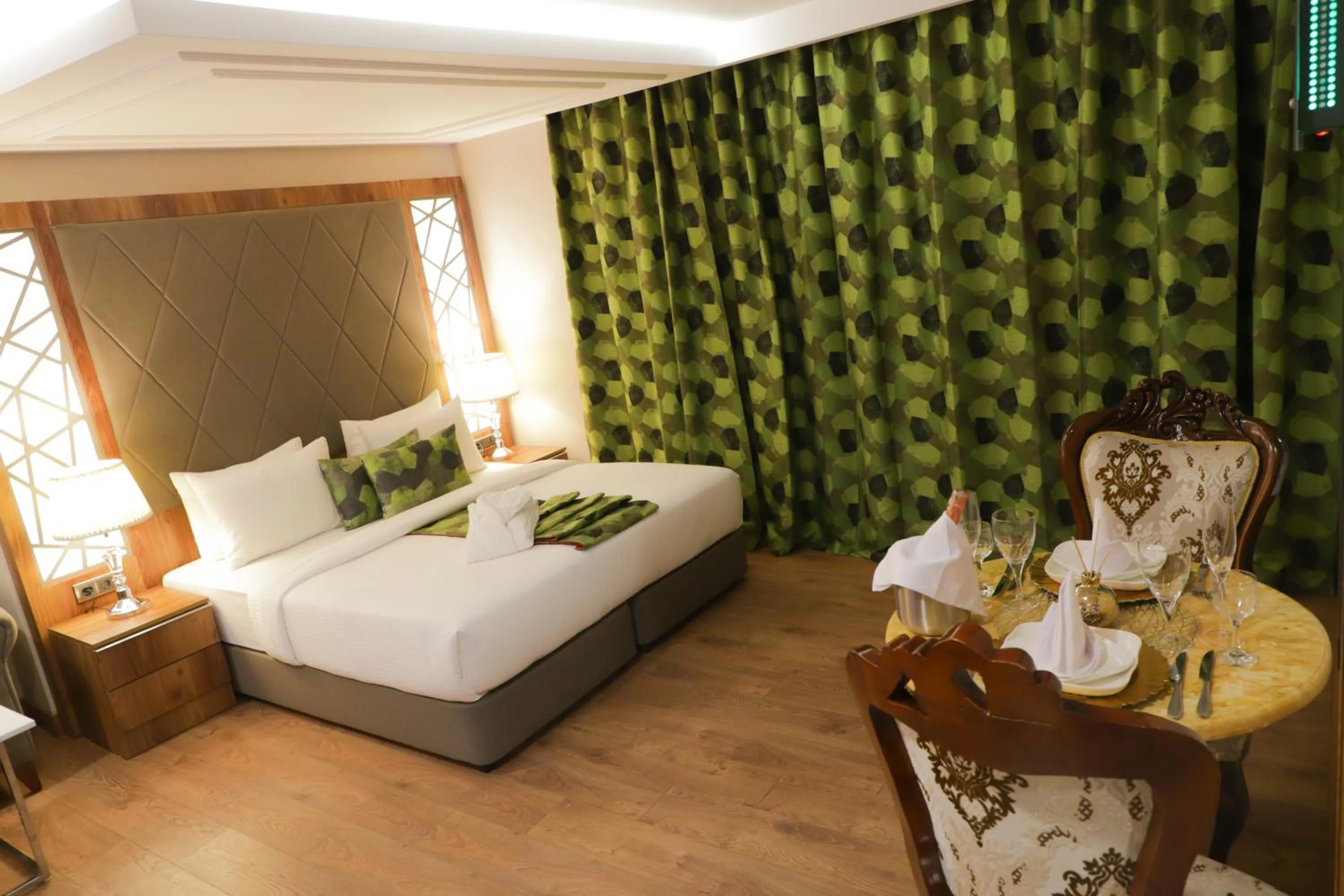 UNITED HOTEL INTERNATIONAL