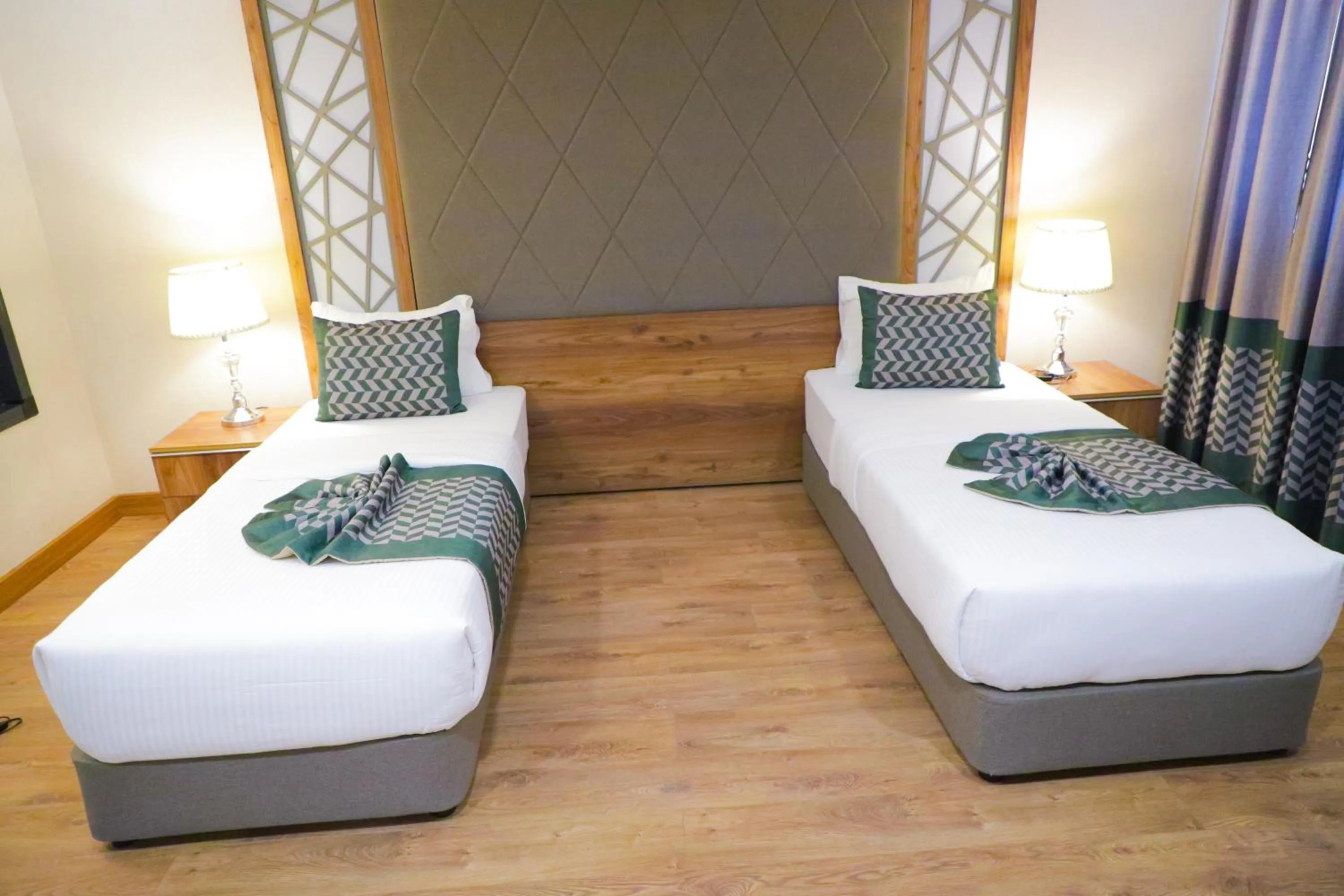 UNITED HOTEL INTERNATIONAL