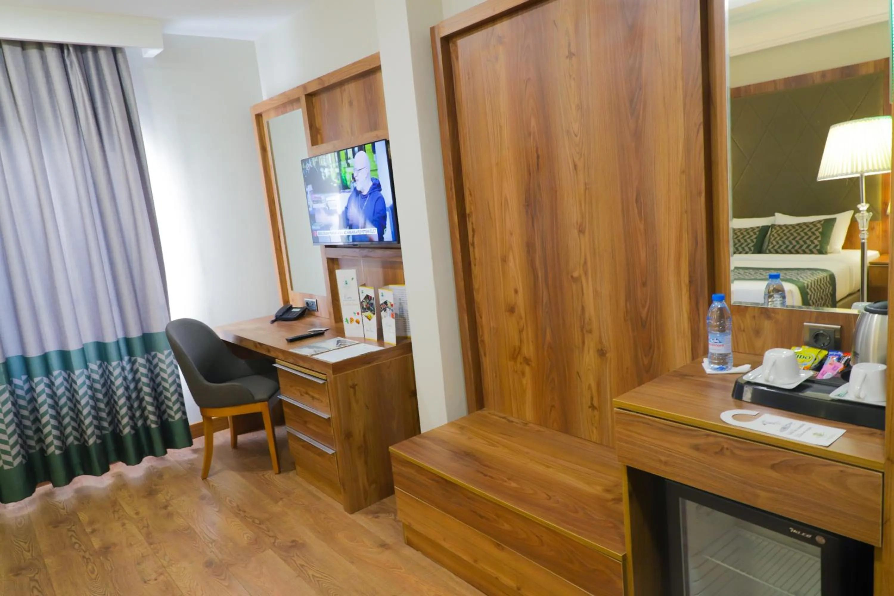 UNITED HOTEL INTERNATIONAL