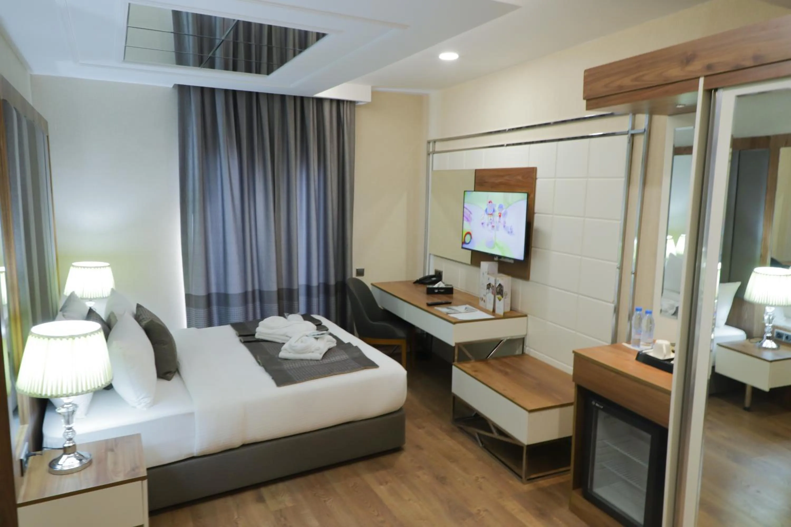 UNITED HOTEL INTERNATIONAL