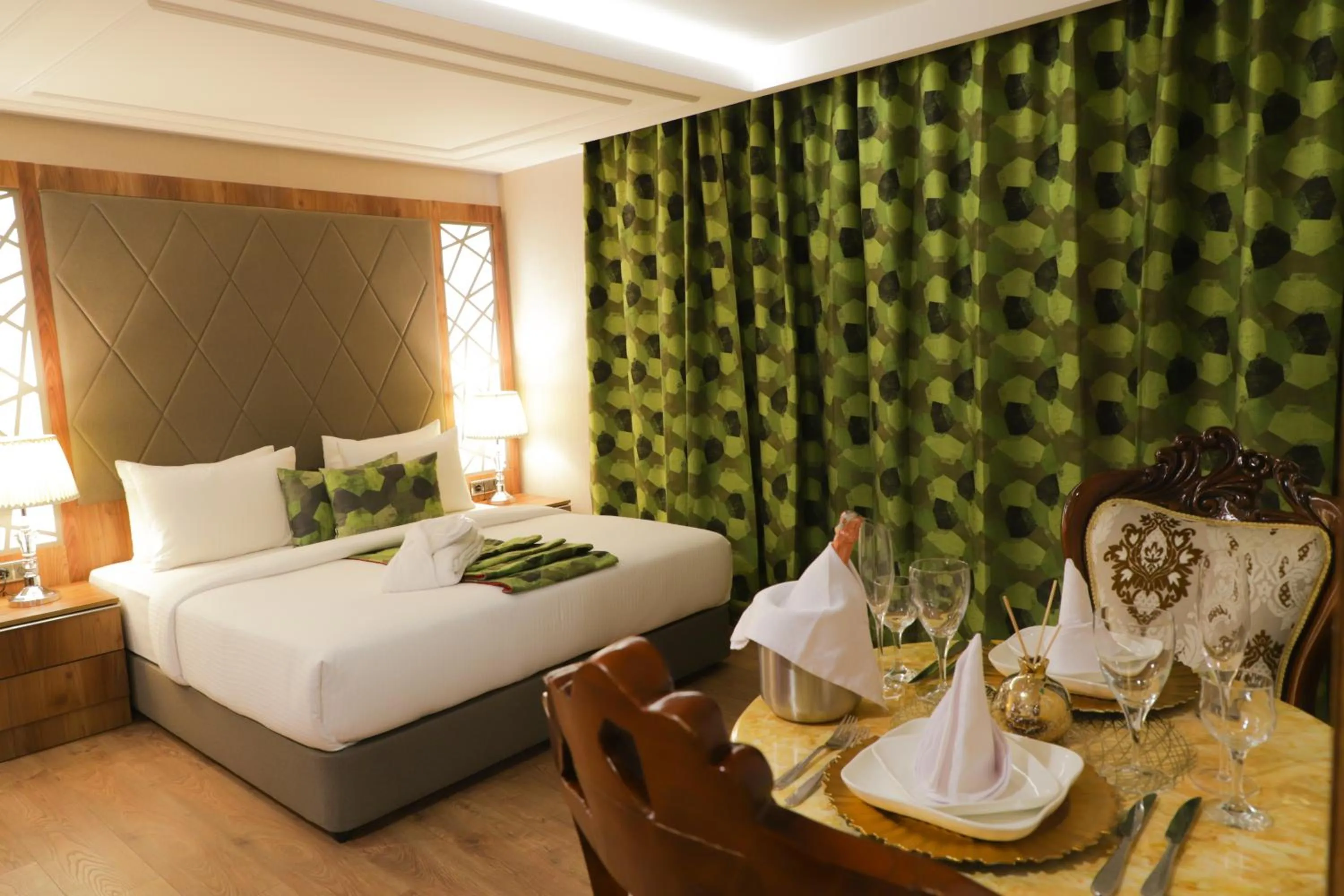 UNITED HOTEL INTERNATIONAL