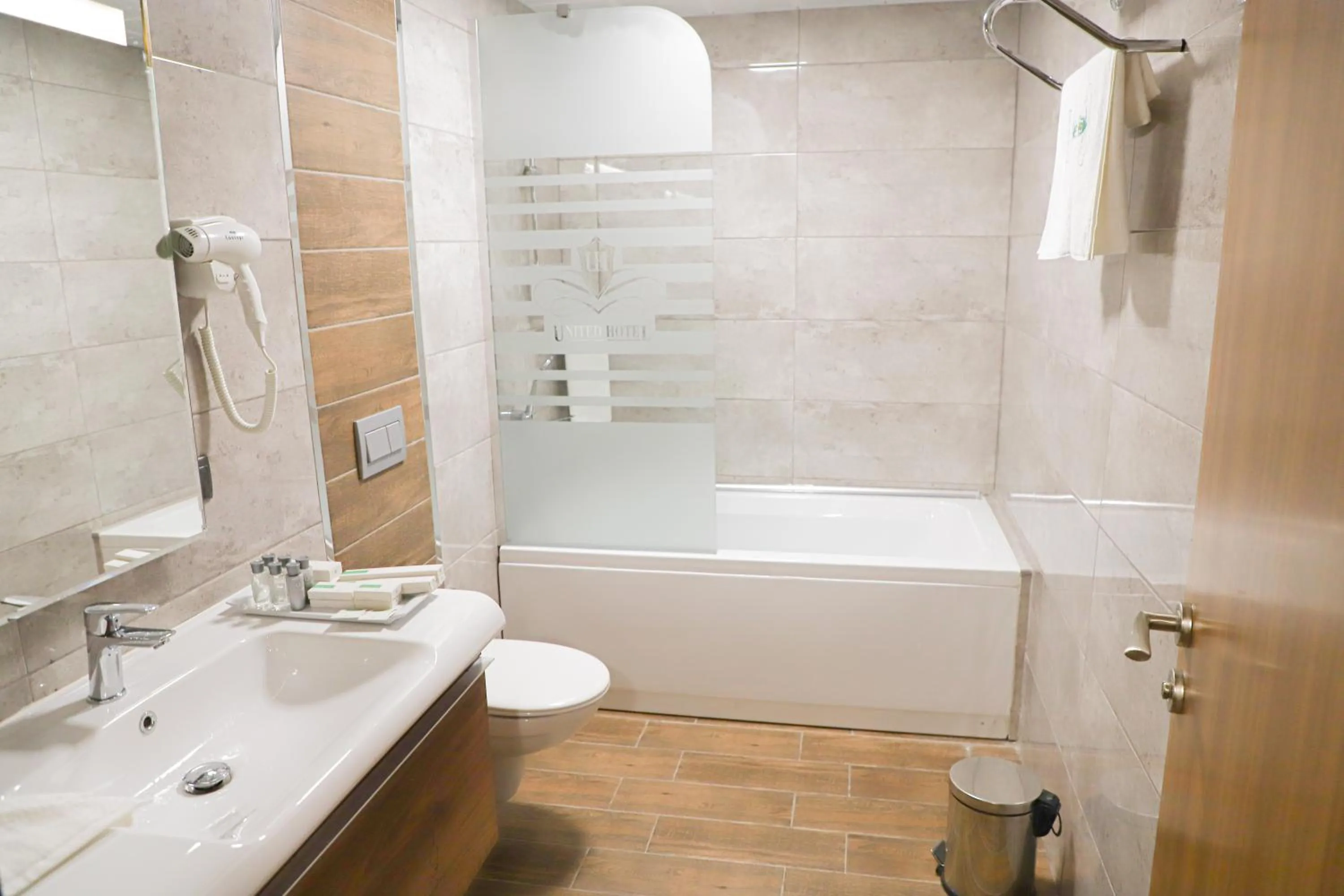 Shower in UNITED HOTEL INTERNATIONAL