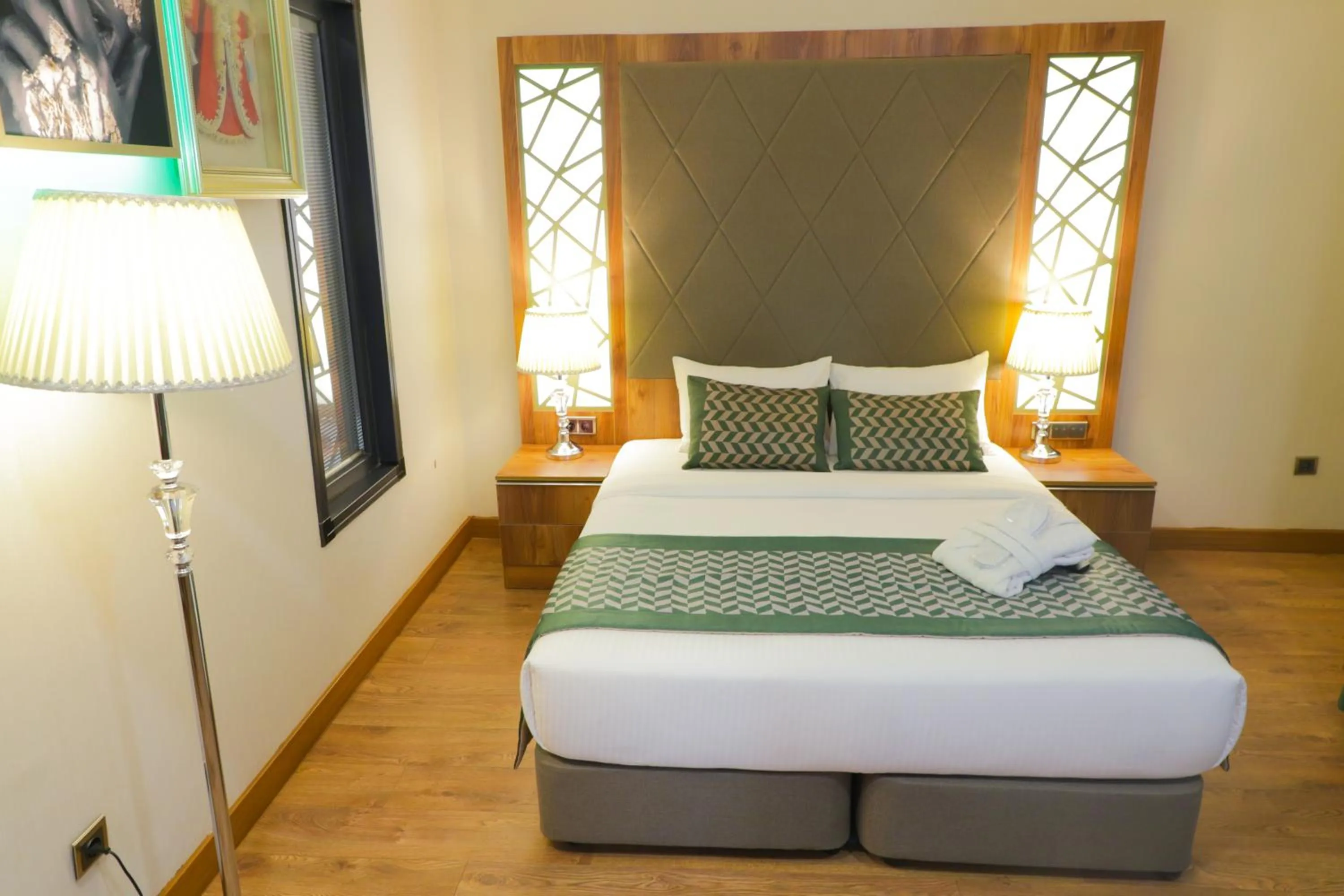 UNITED HOTEL INTERNATIONAL