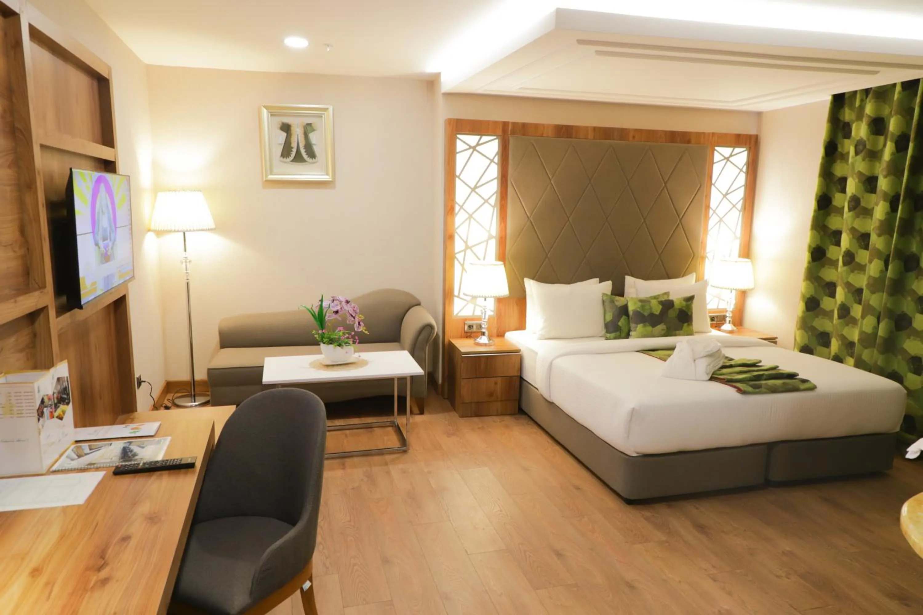 UNITED HOTEL INTERNATIONAL