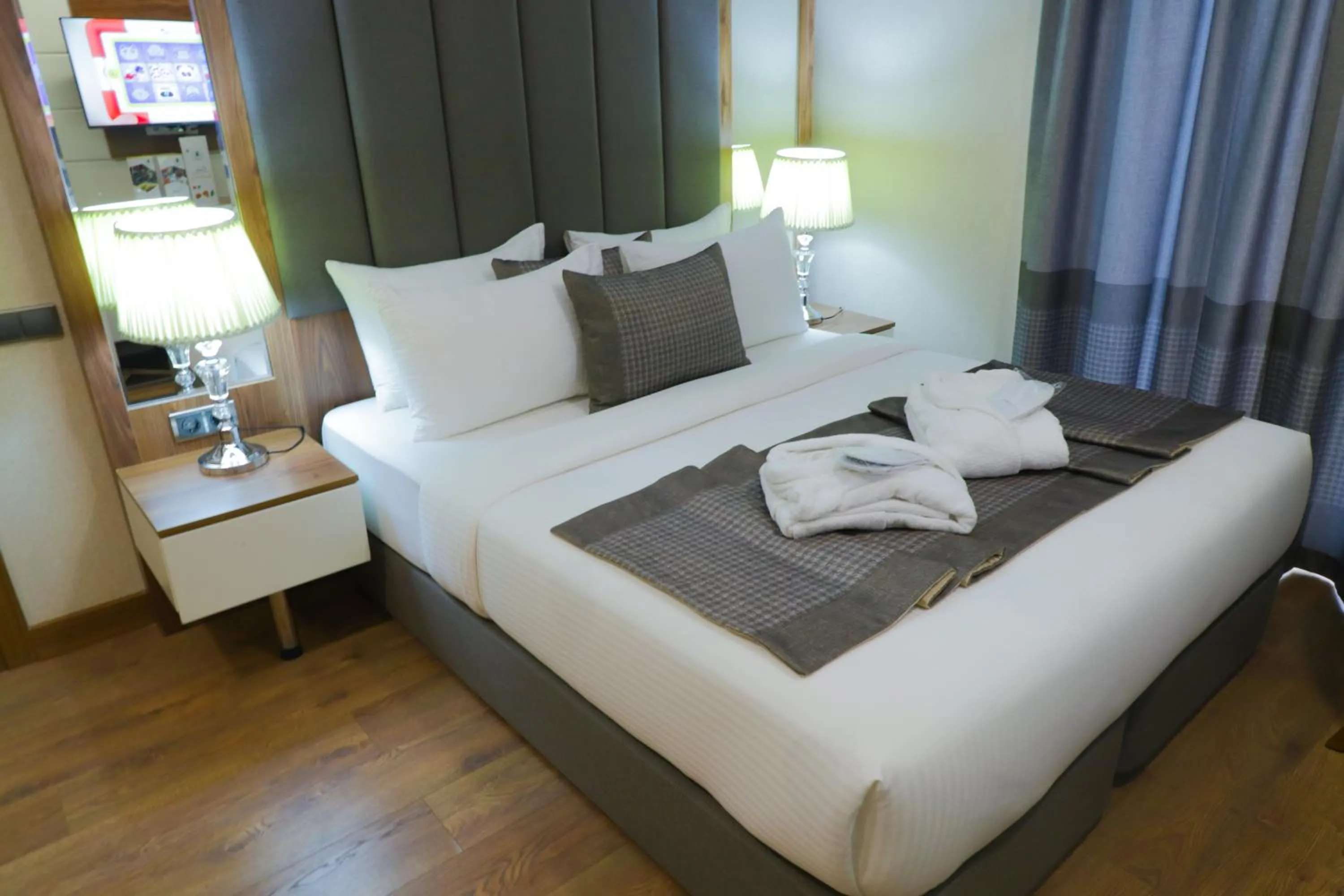 UNITED HOTEL INTERNATIONAL