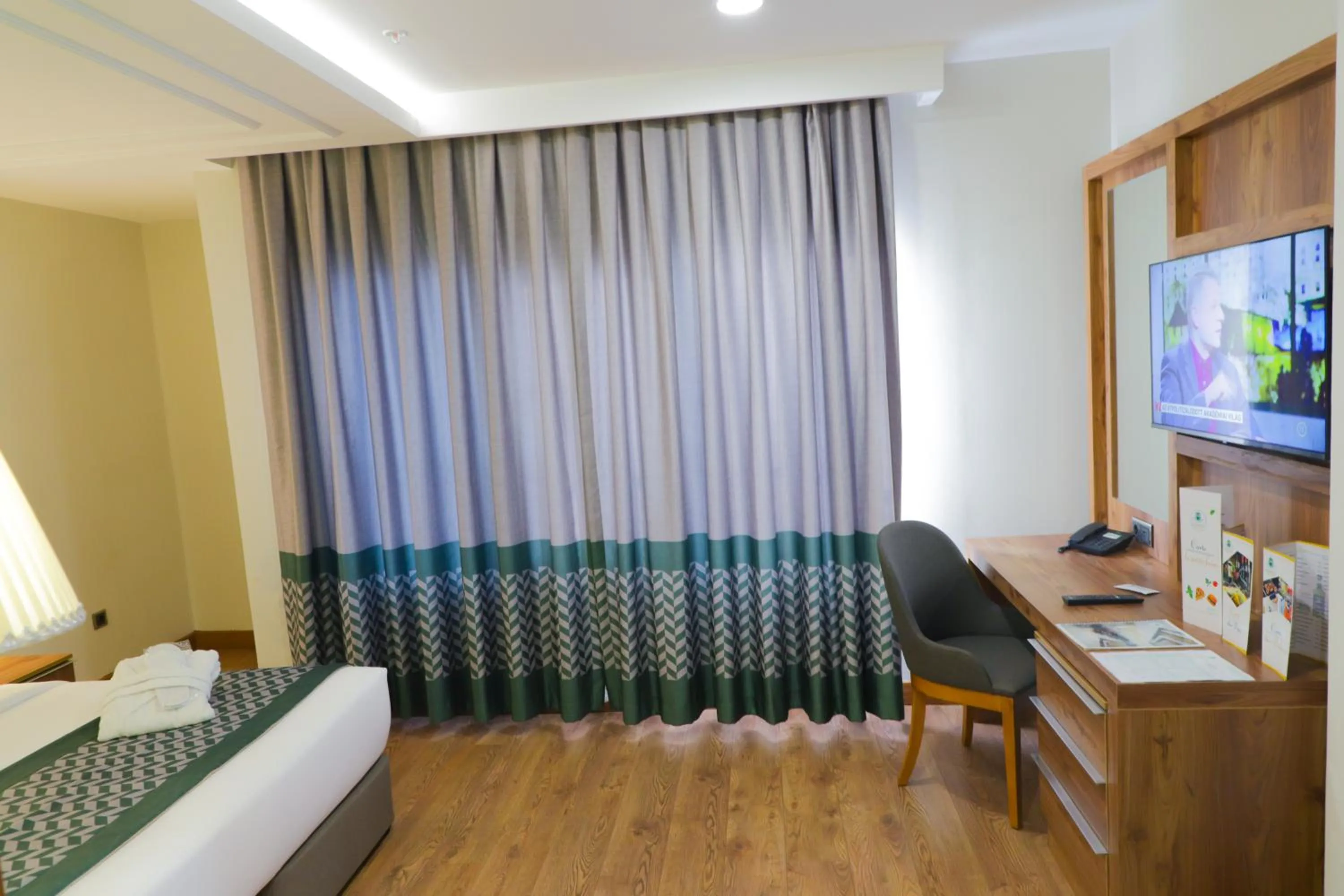 UNITED HOTEL INTERNATIONAL