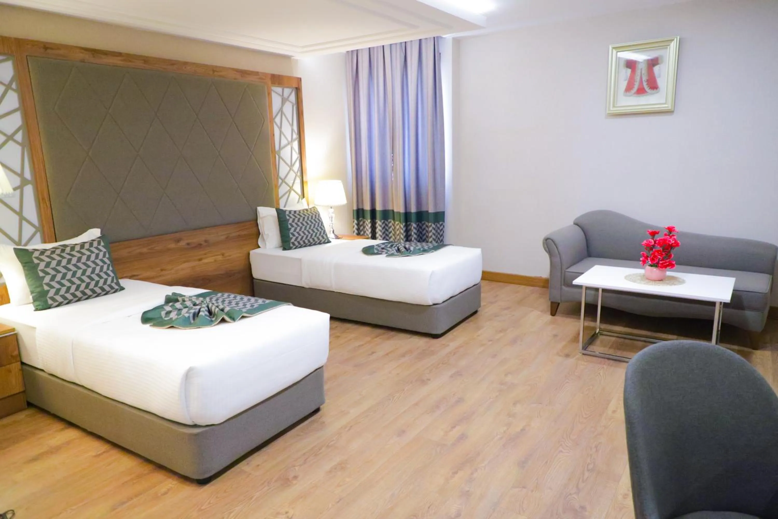 UNITED HOTEL INTERNATIONAL