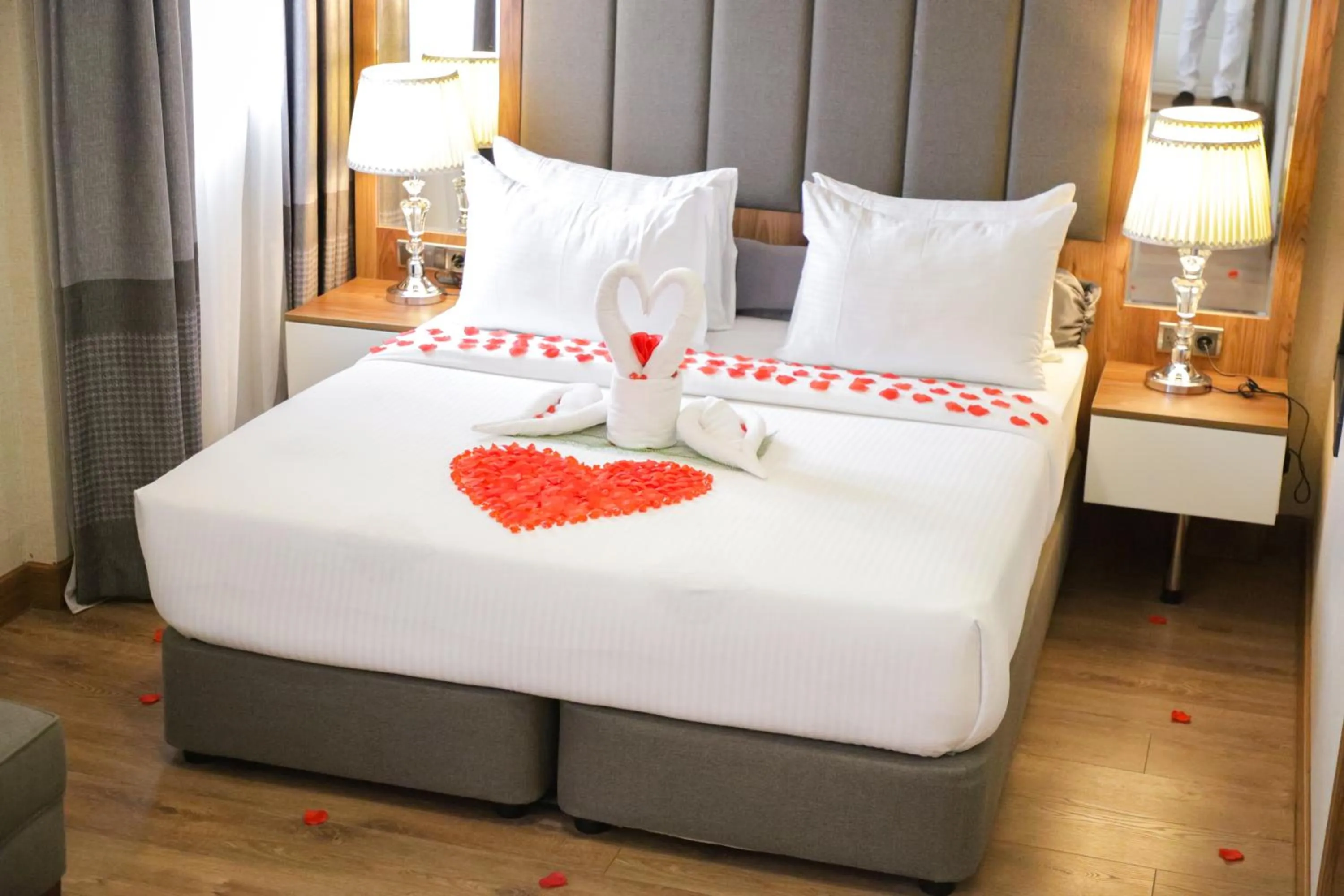 UNITED HOTEL INTERNATIONAL