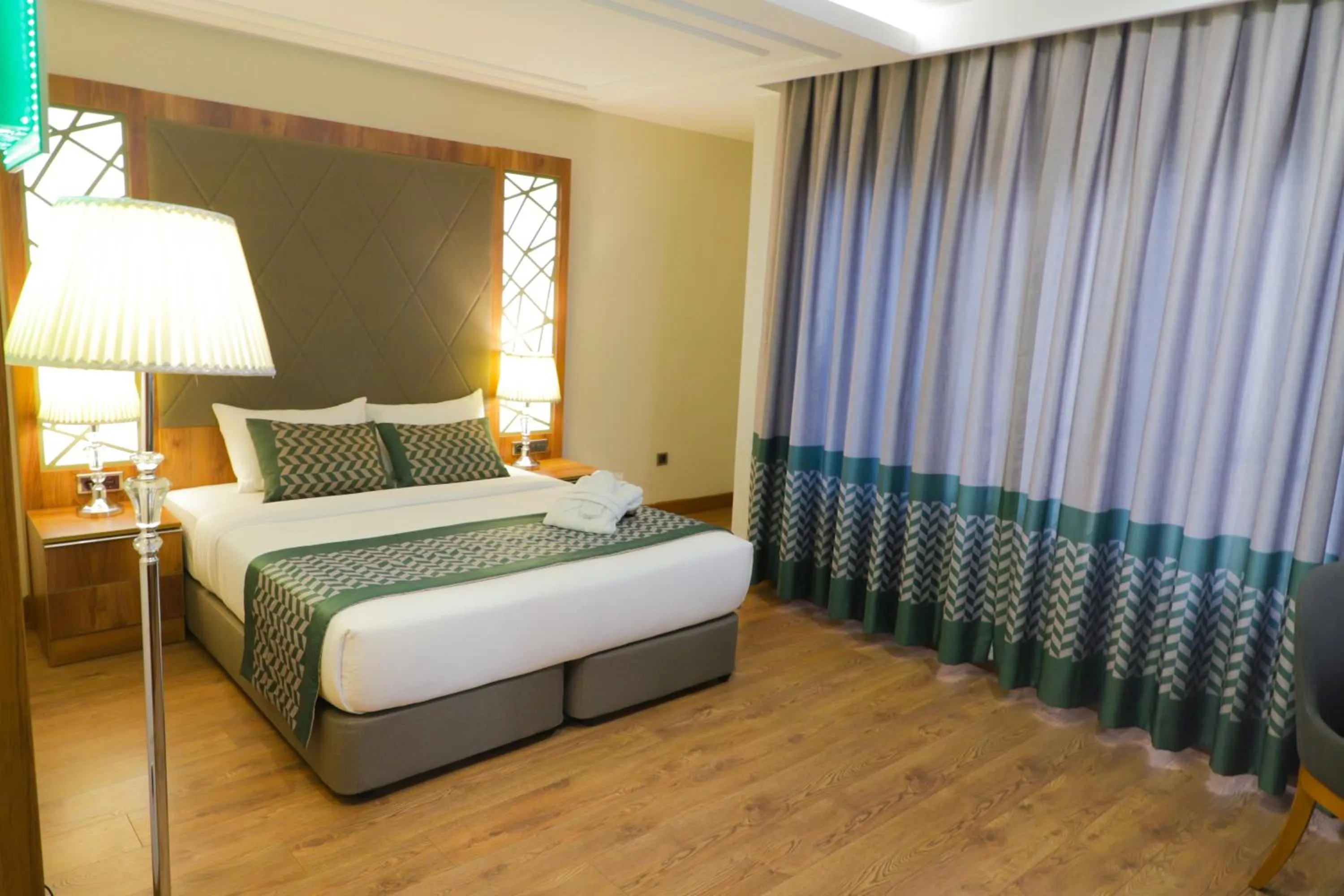 UNITED HOTEL INTERNATIONAL