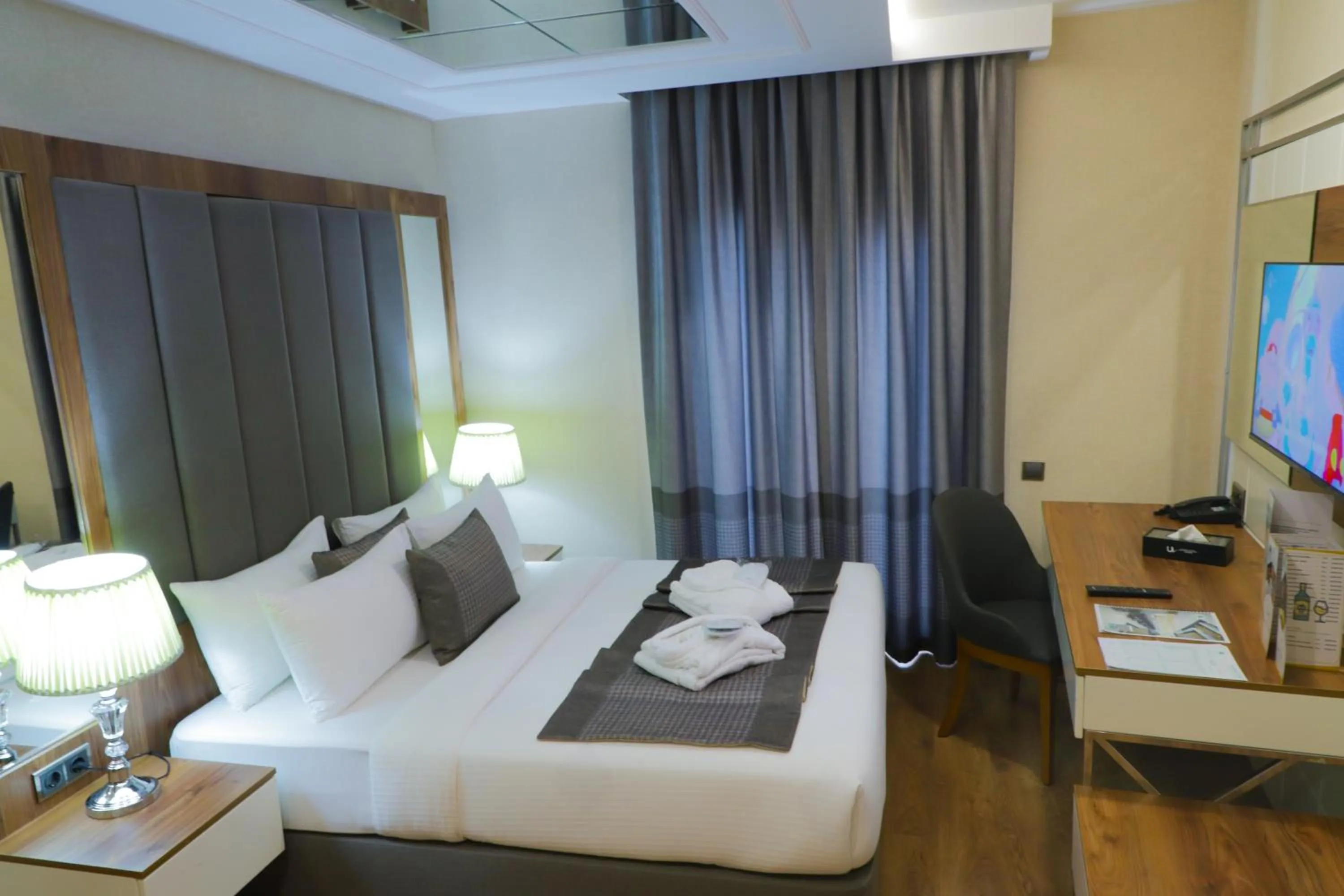 UNITED HOTEL INTERNATIONAL