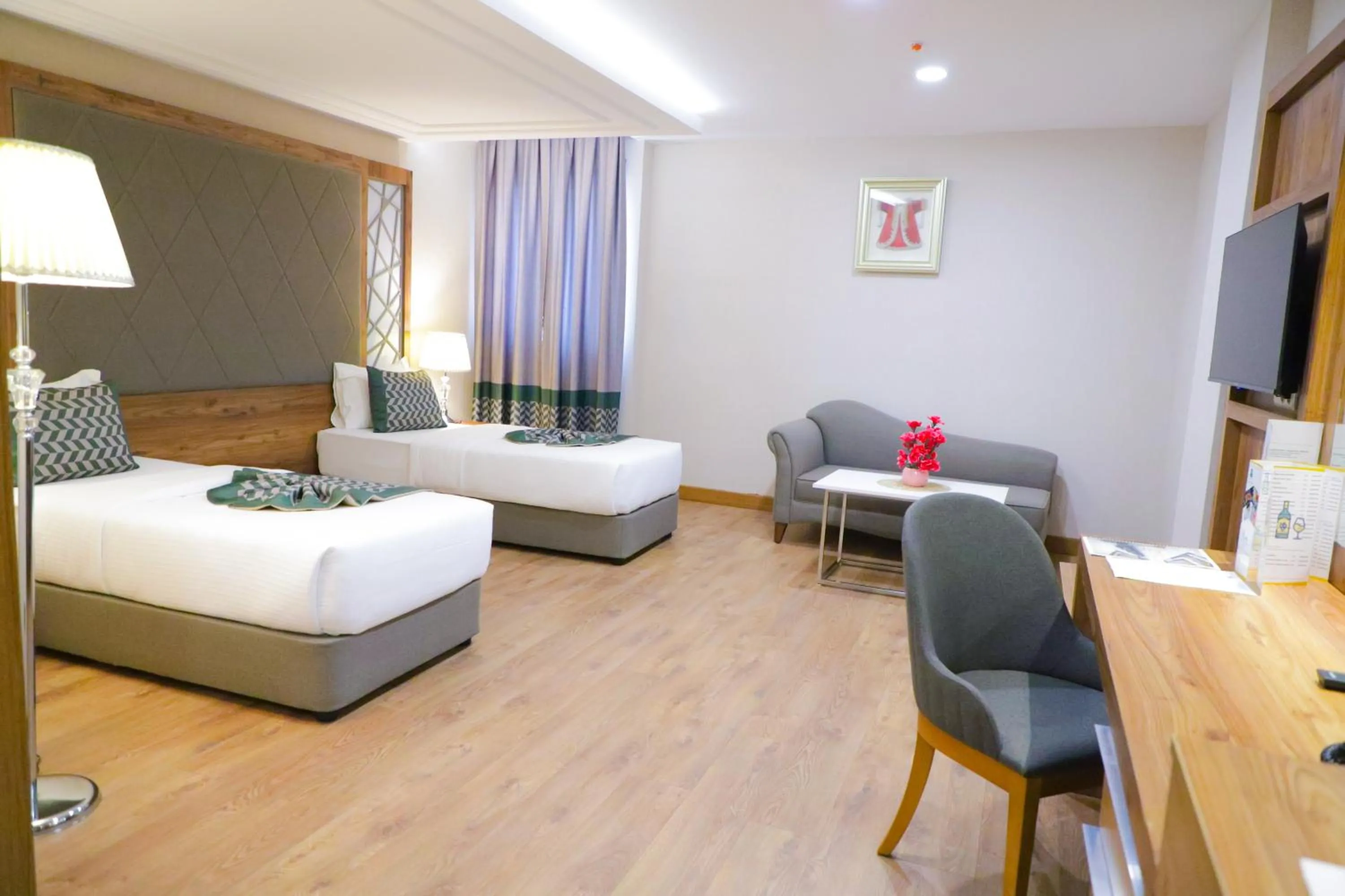 UNITED HOTEL INTERNATIONAL