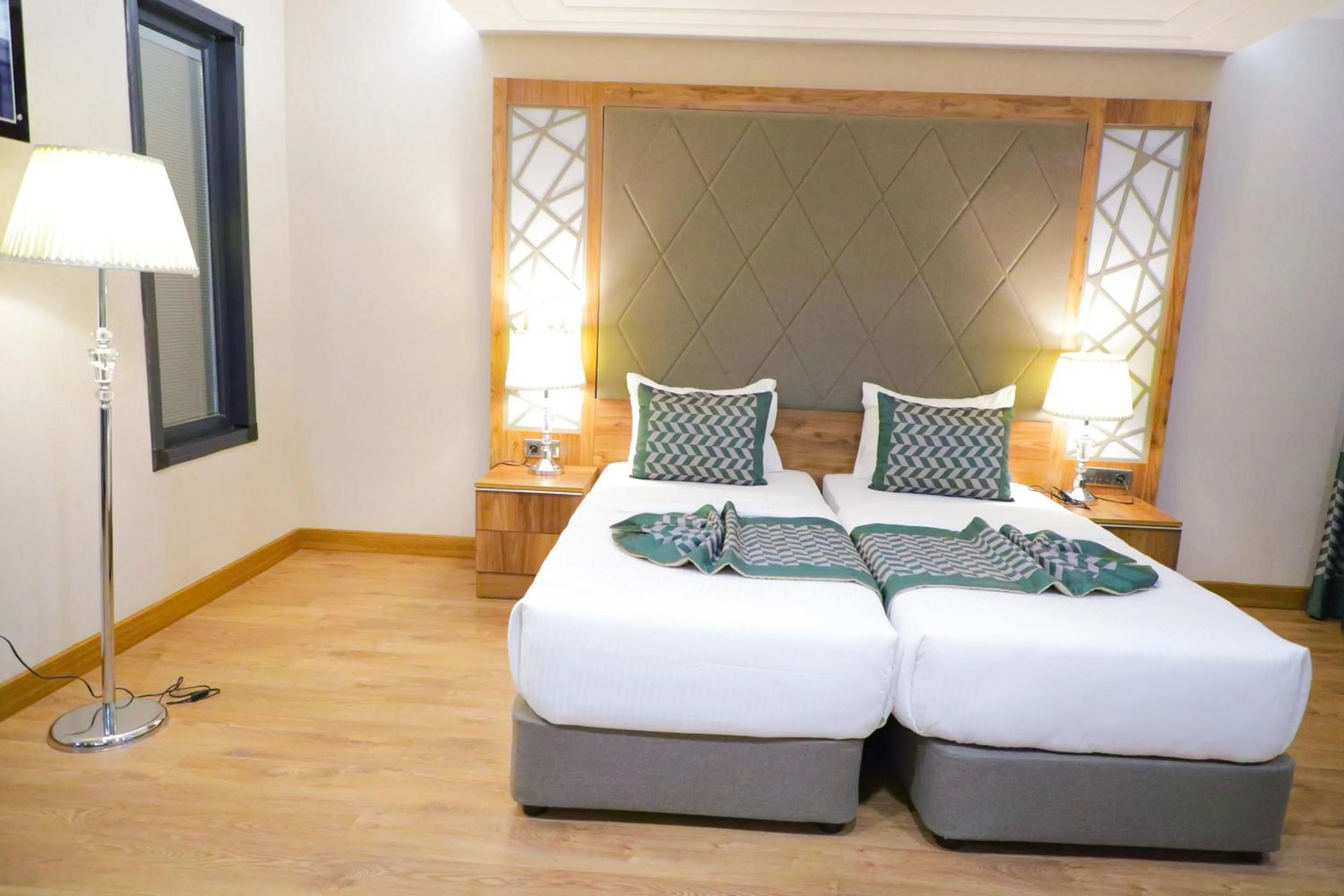 UNITED HOTEL INTERNATIONAL