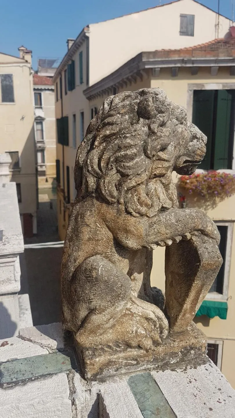 Facade/entrance in Ca' Bragadin e Carabba