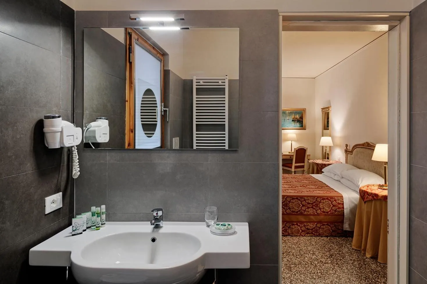 Bathroom, Bed in Ca' Bragadin e Carabba
